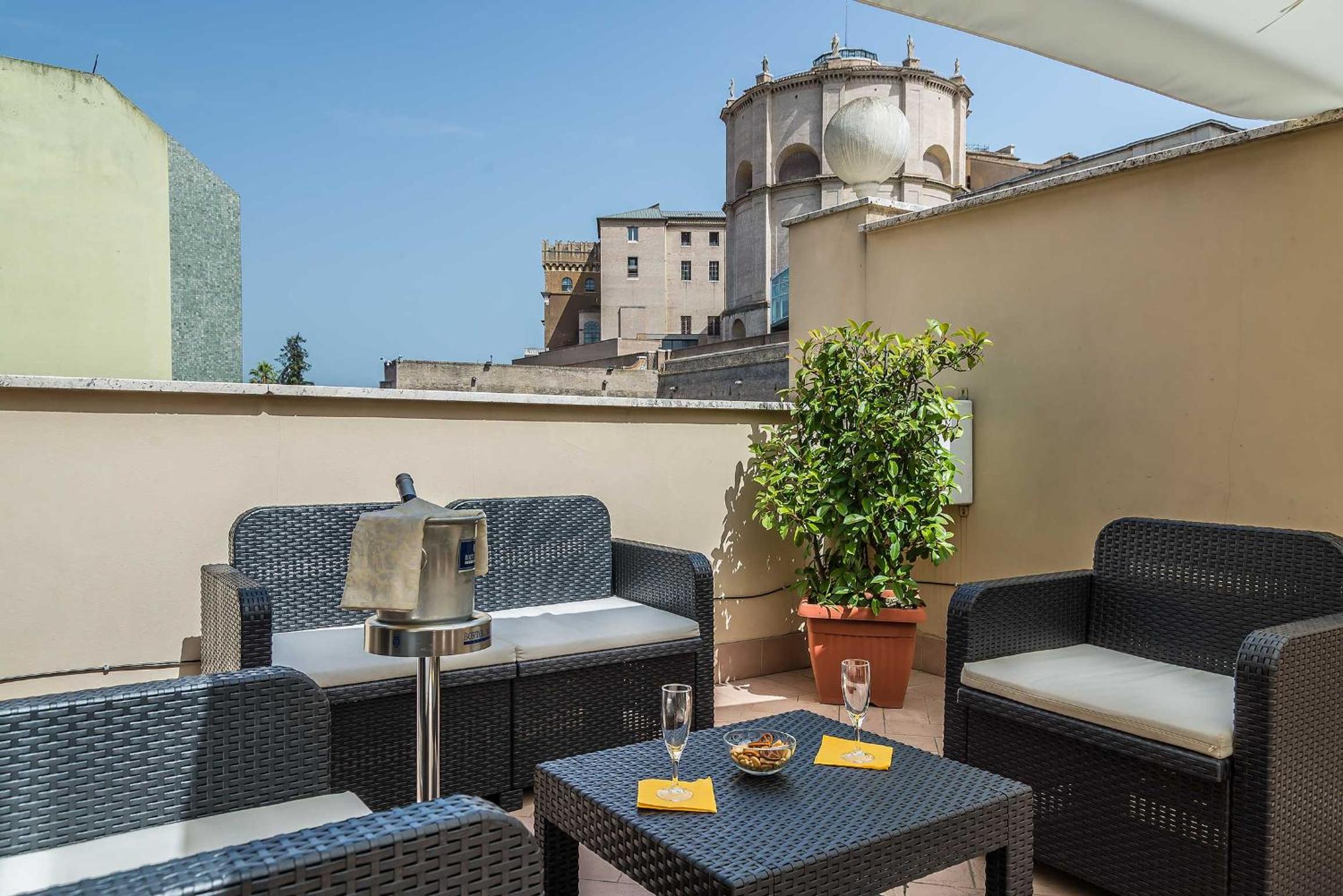 Suite with Balcony thumbnail 6