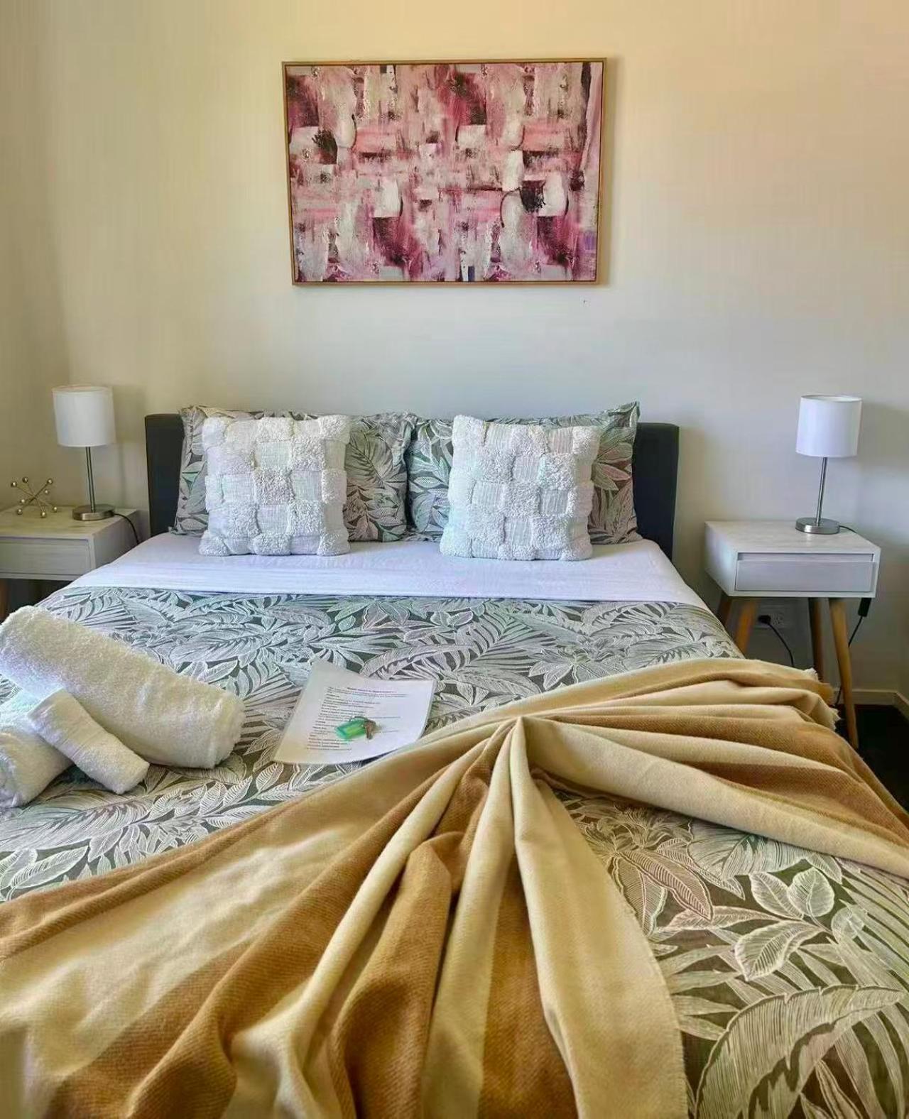 Standard Double Room with Shared Bathroom