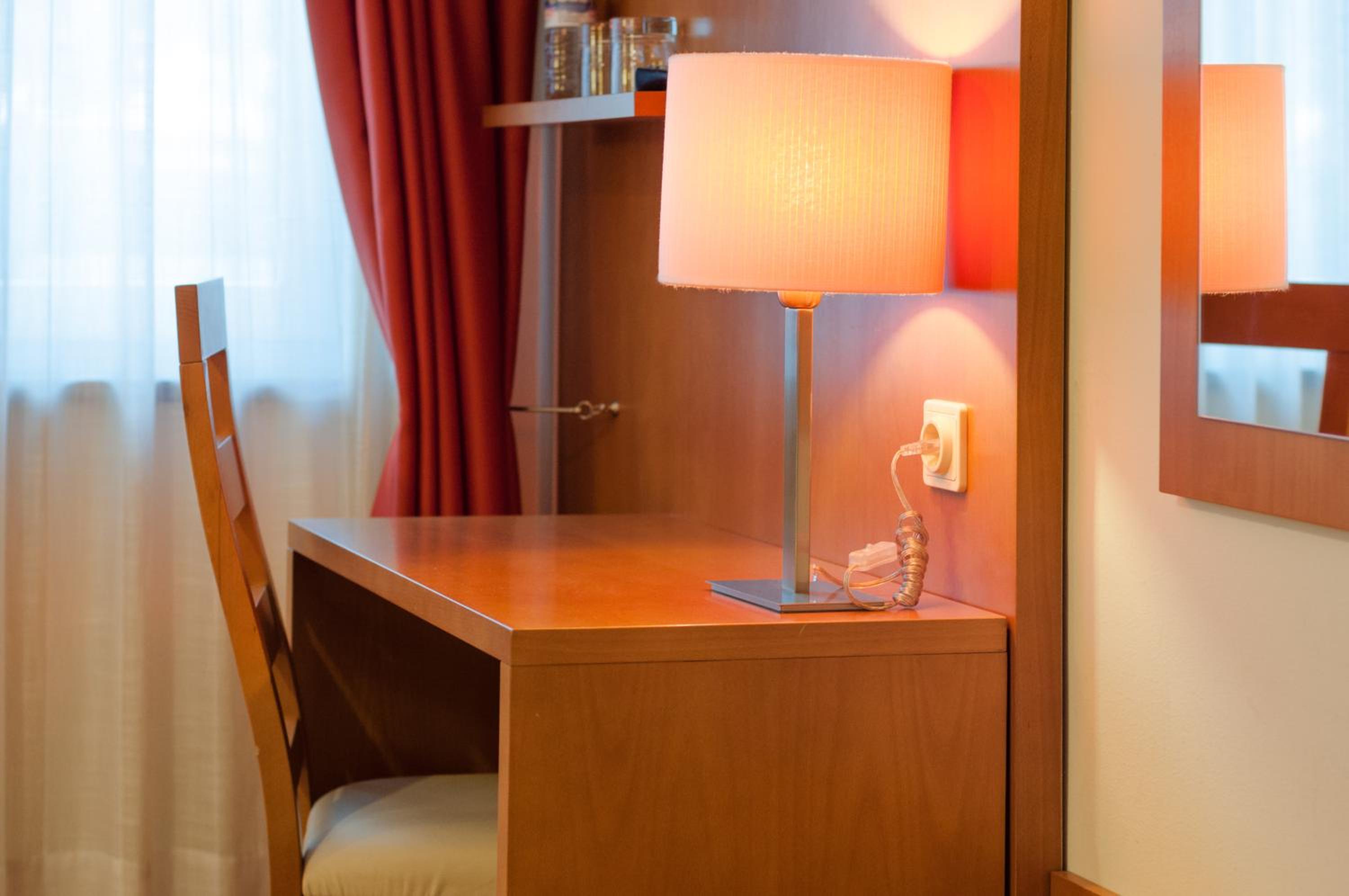 Family Room (2 Adults + 1 Child) - Photo 4