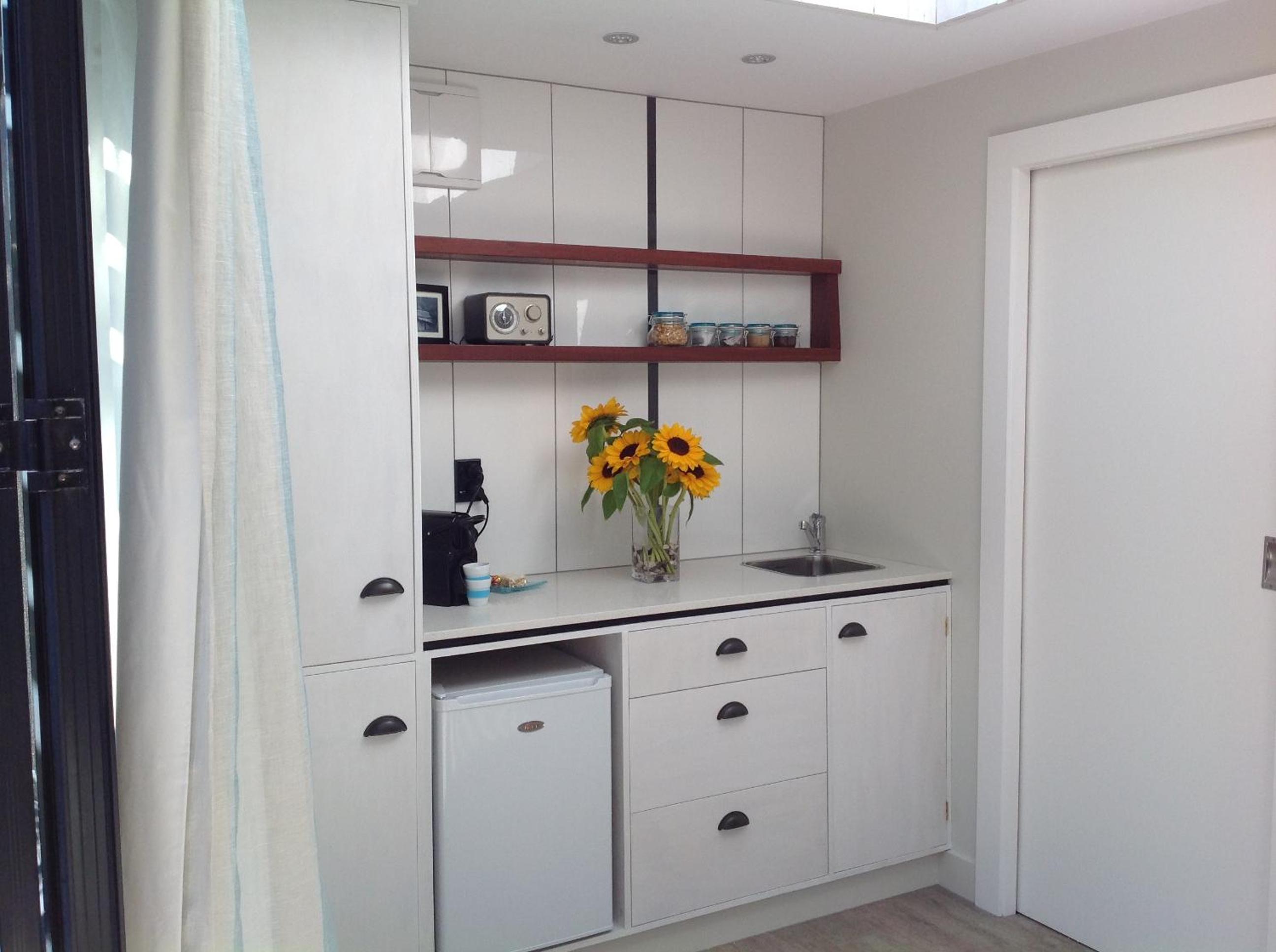 Deluxe Queen Room - Photo 15