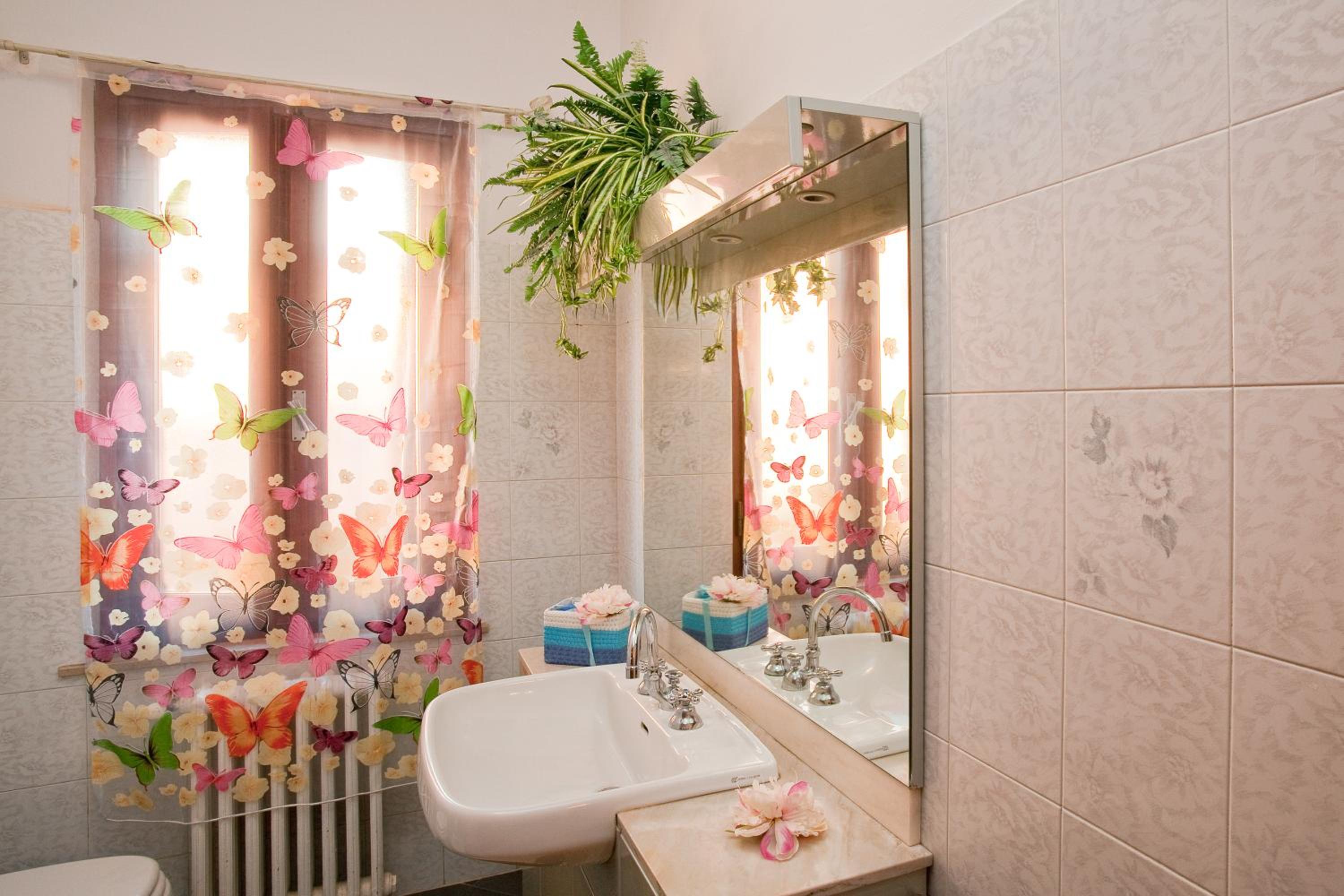 Double Room with Private External Bathroom - Photo 9