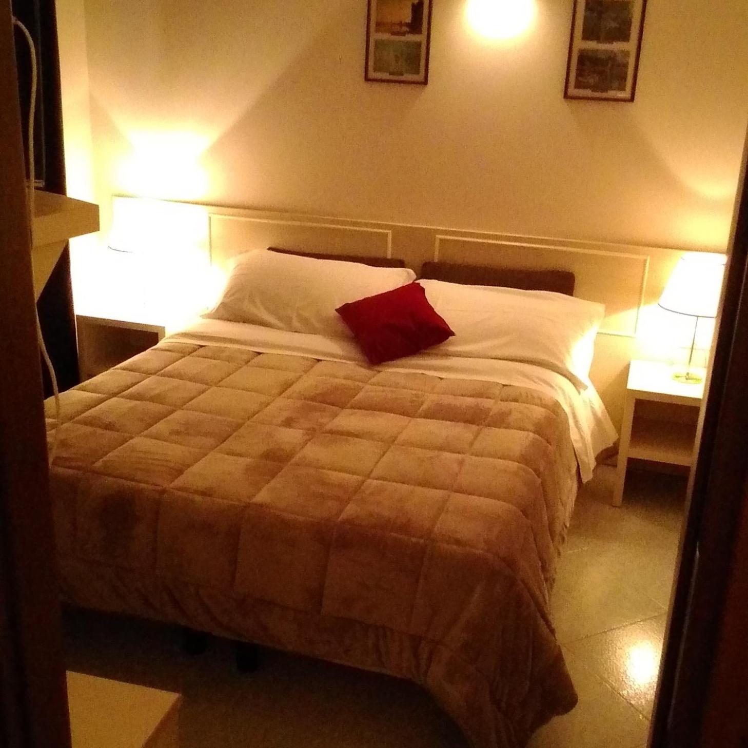 Double Room - Photo 7