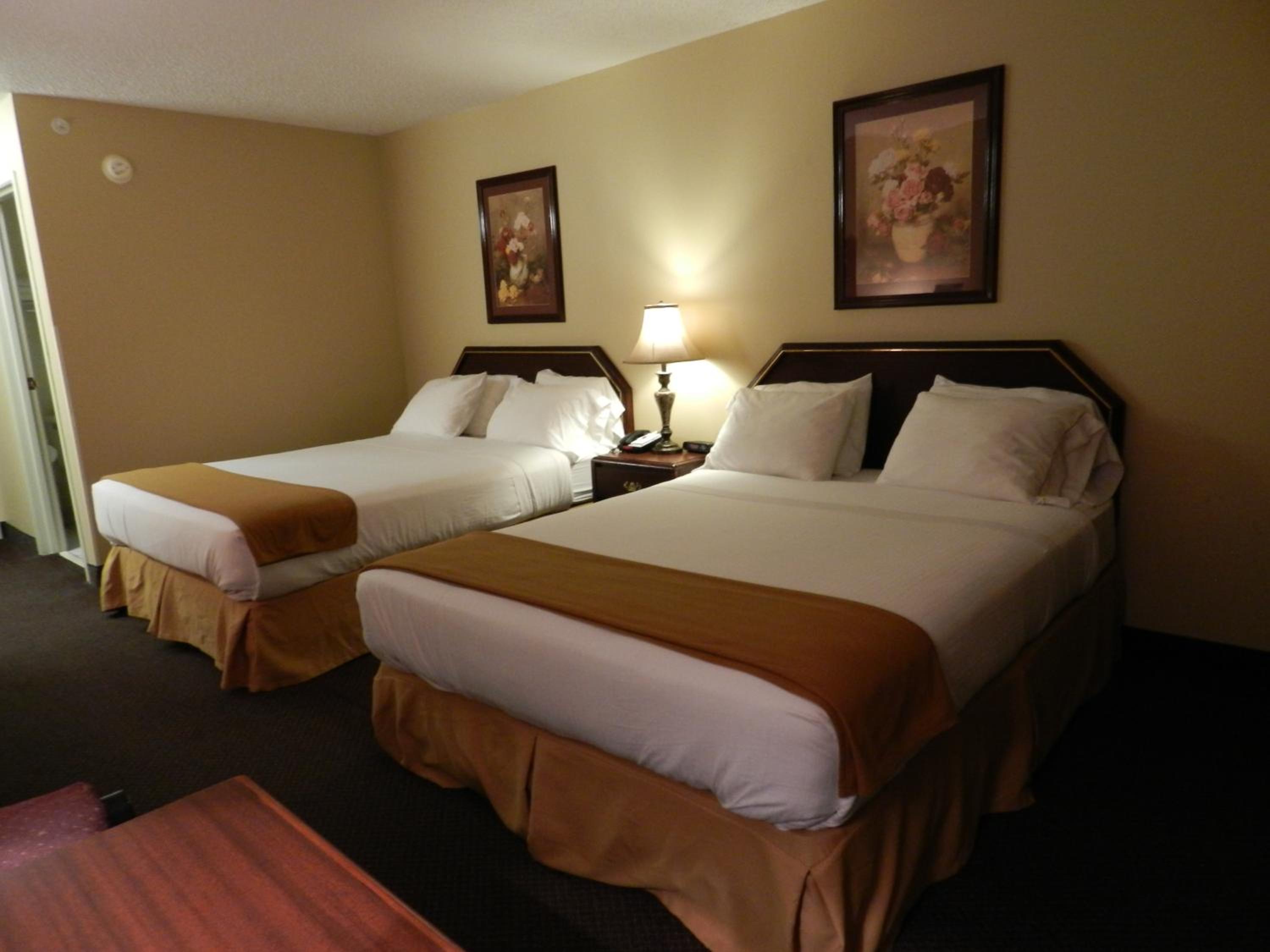 Double Queen Room - Photo 1