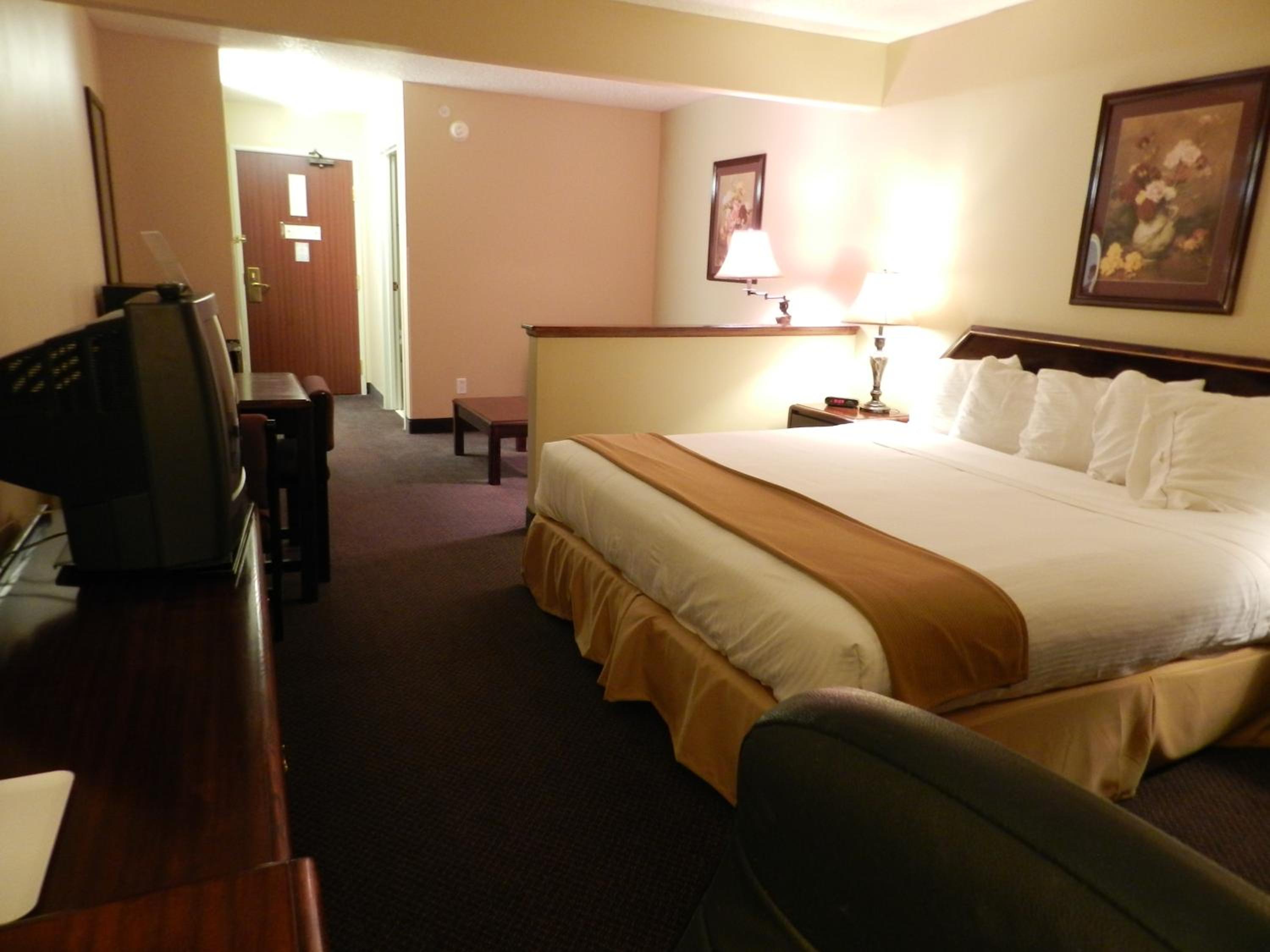 King Room with Whirlpool - Photo 3