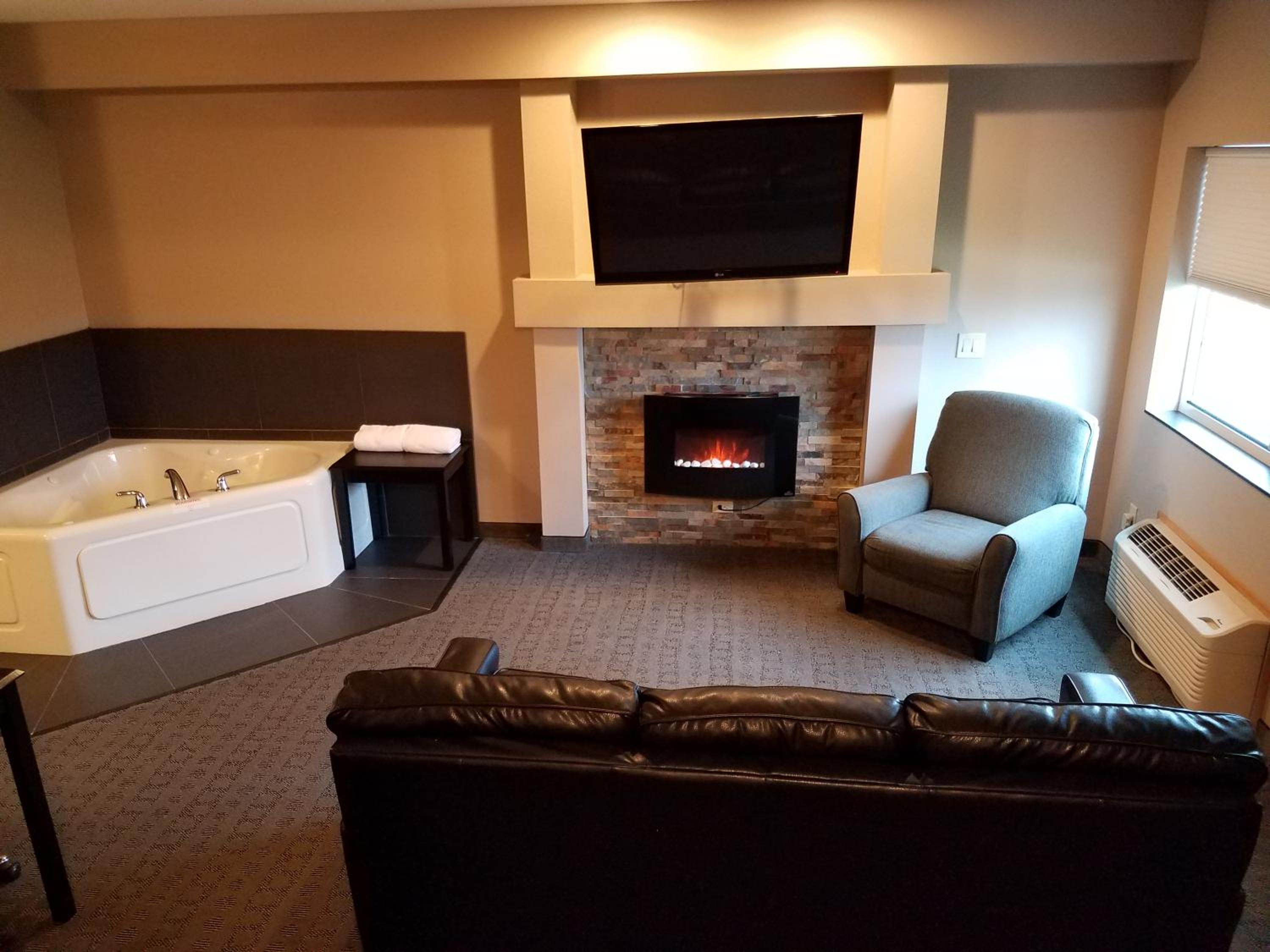 Suite with Hot Tub photo 1