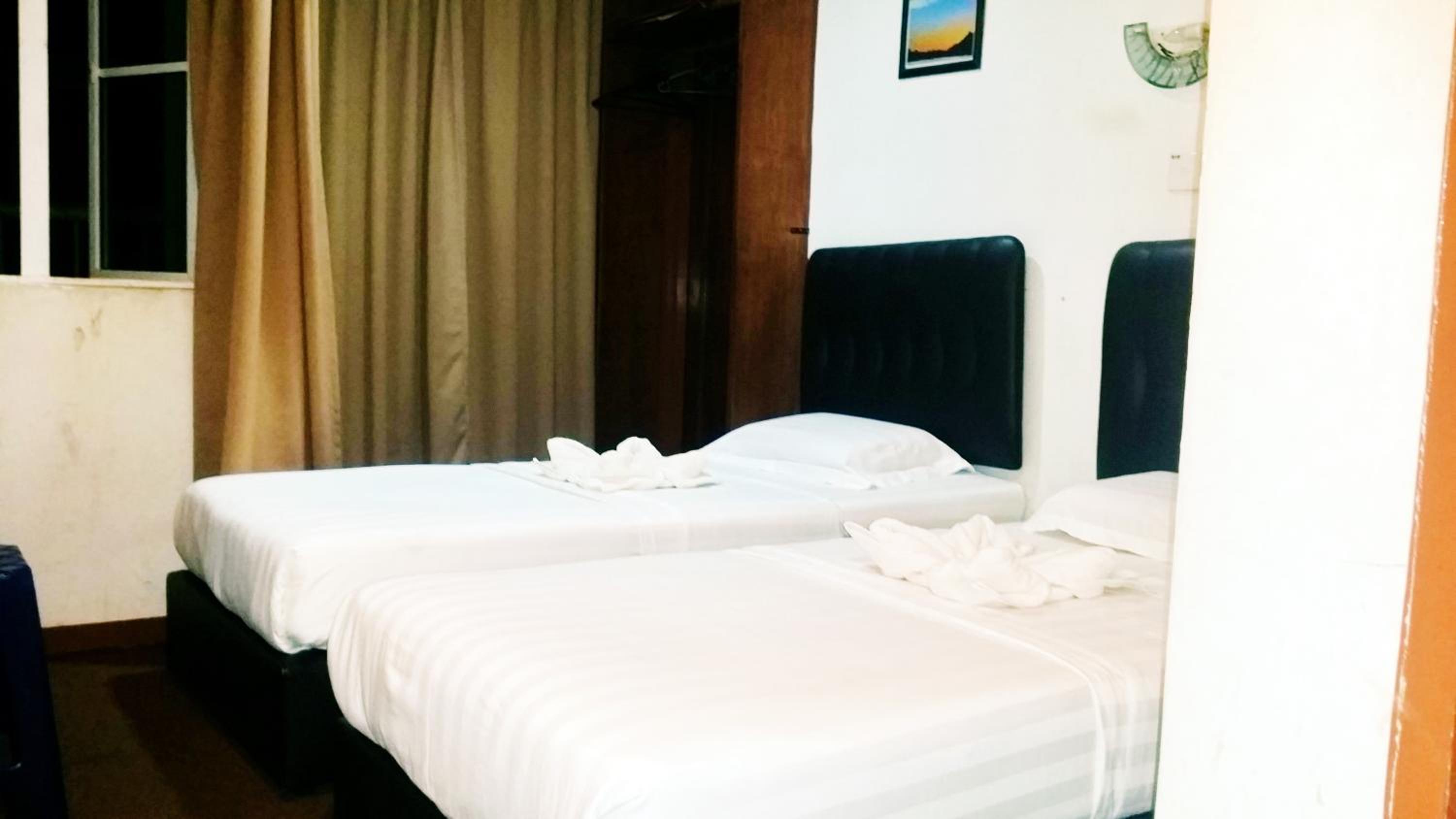 Standard Twin Room - Photo 7
