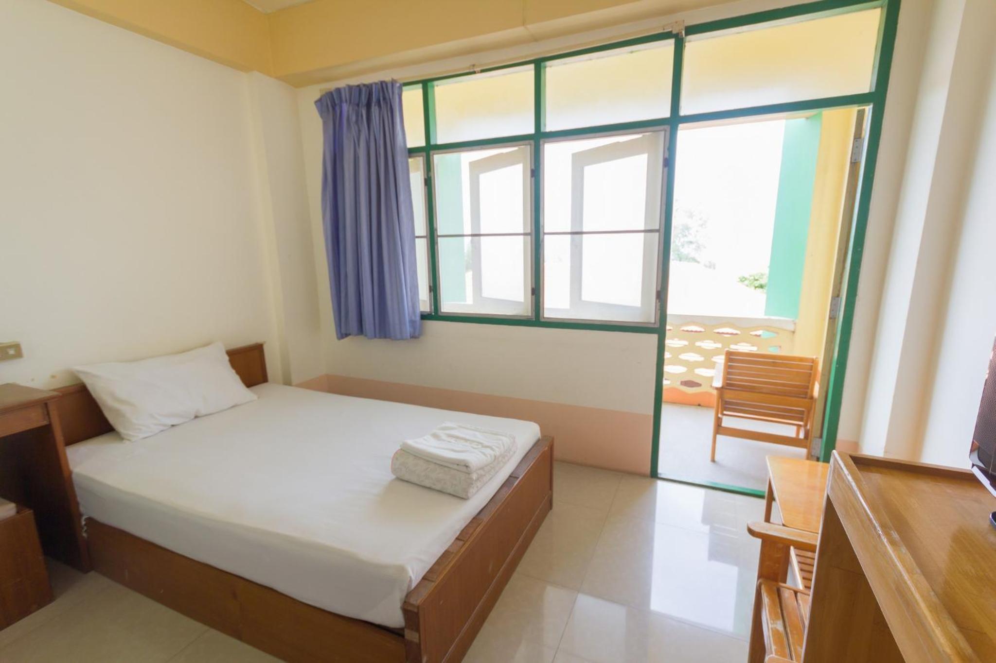 Twin Room with Fan photo 2