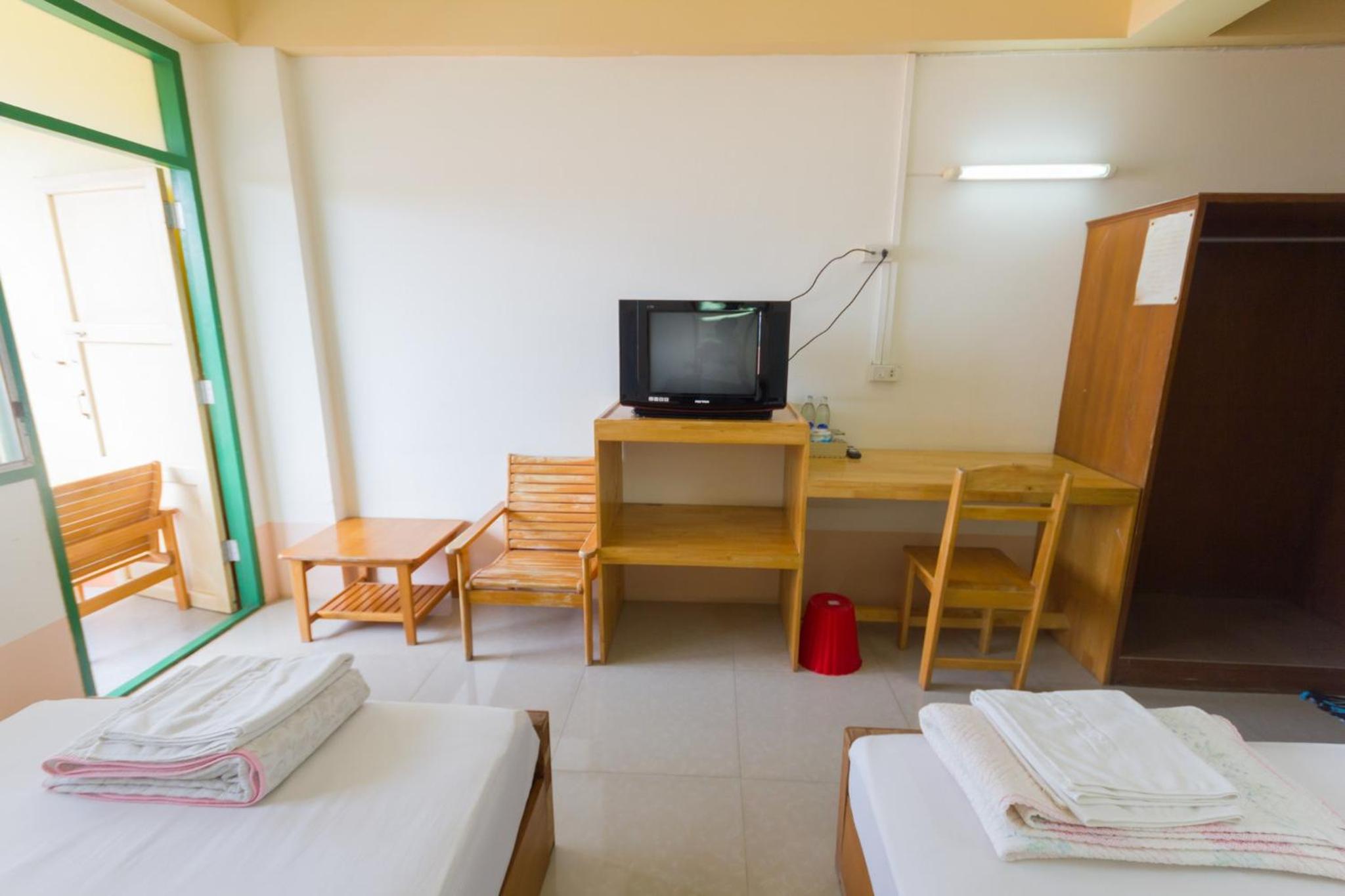 Twin Room with Fan photo 3