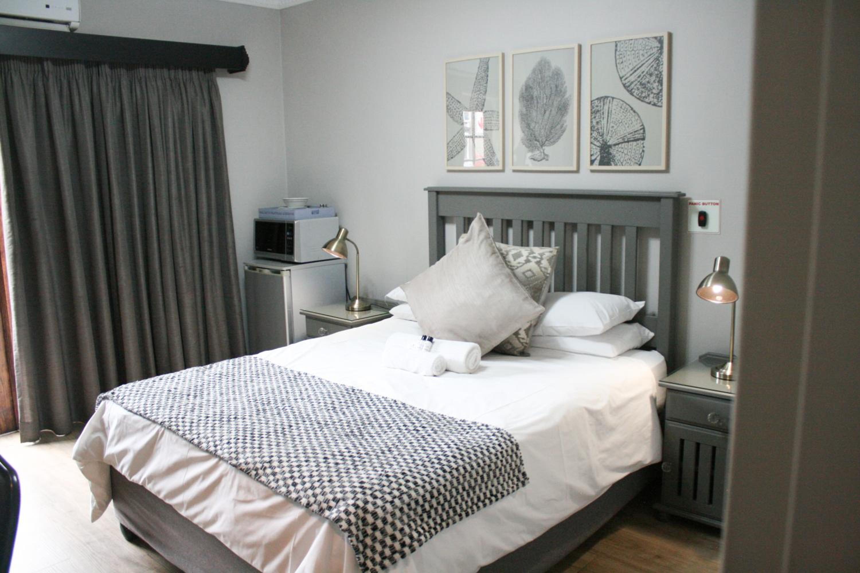 Standard Queen Room photo 1