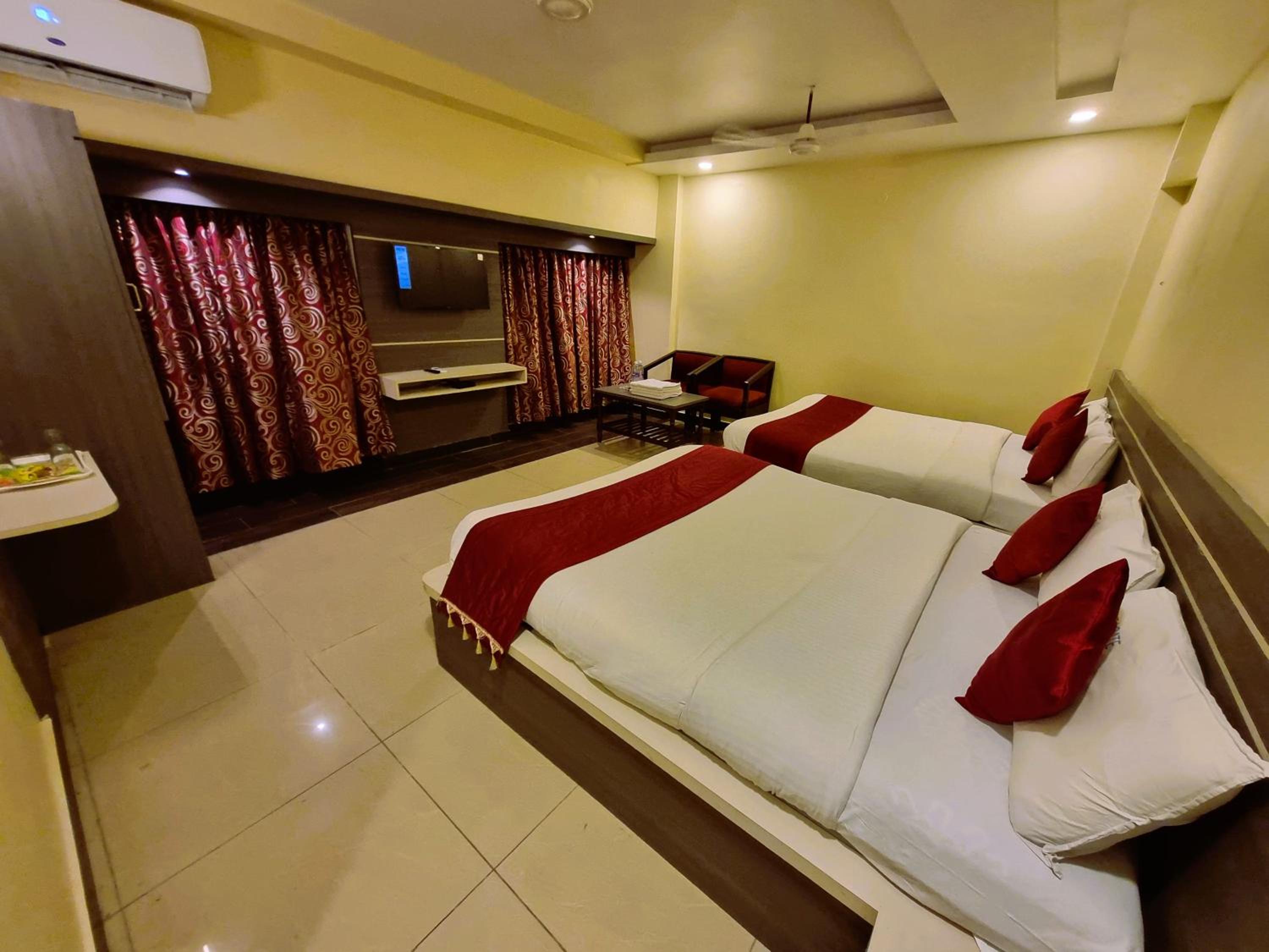 Deluxe Quadruple Room - Photo 1