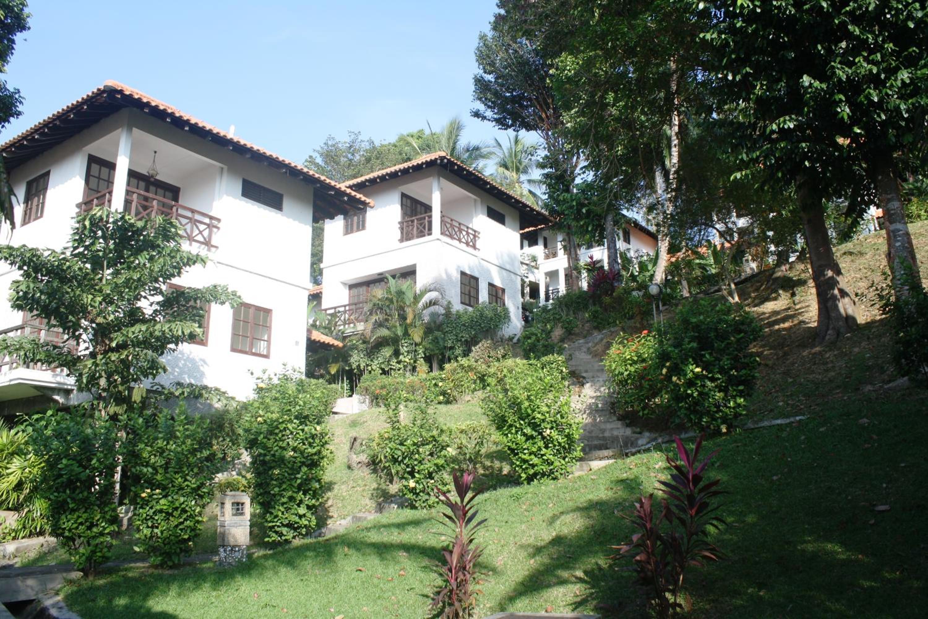 Three-Bedroom Chalet with Garden View - Photo 14