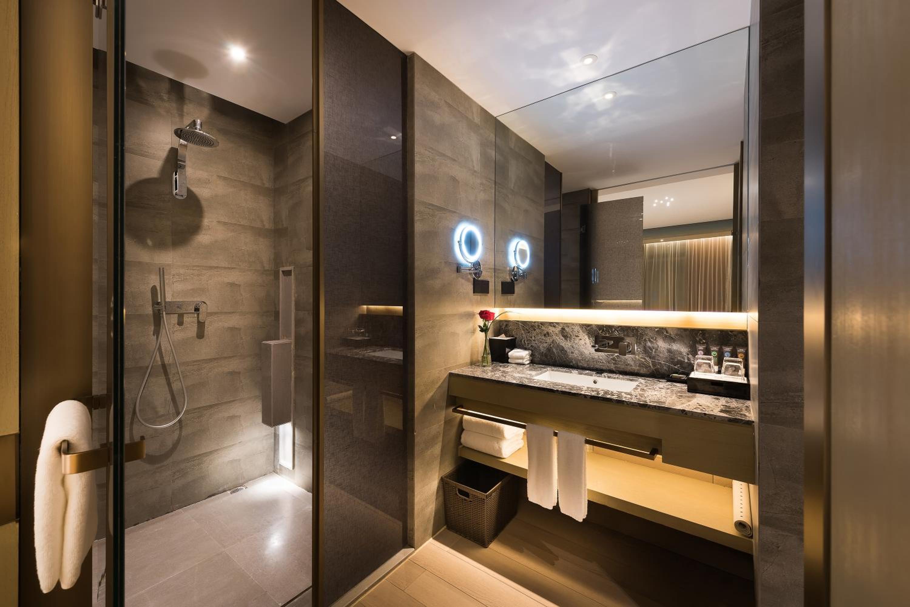 Deluxe City View Room with King Bed
