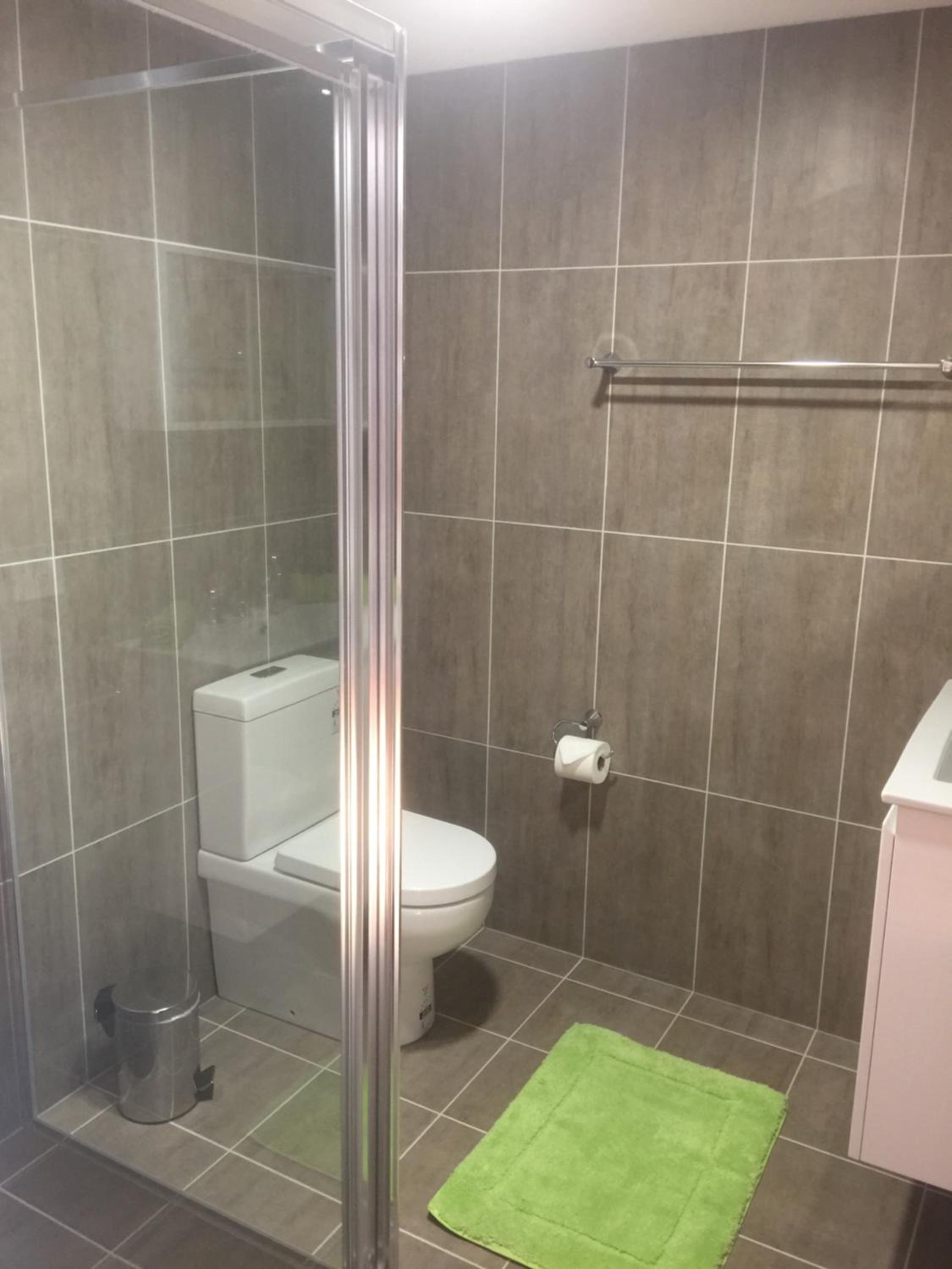 Premium Queen Room - Photo 10