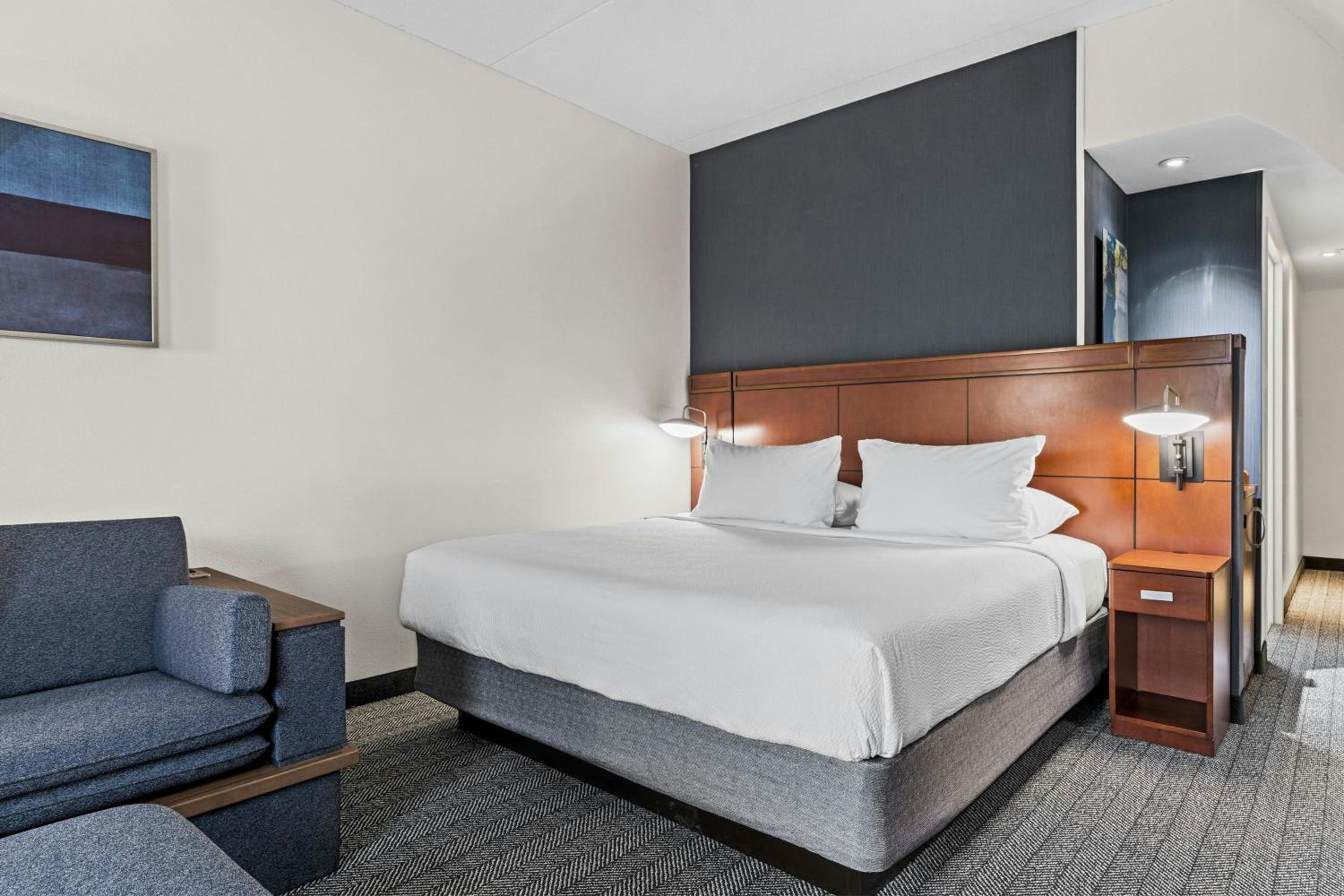 King Room with Sofa Bed and Adapted Tub - Mobility and Hearing Accessible
