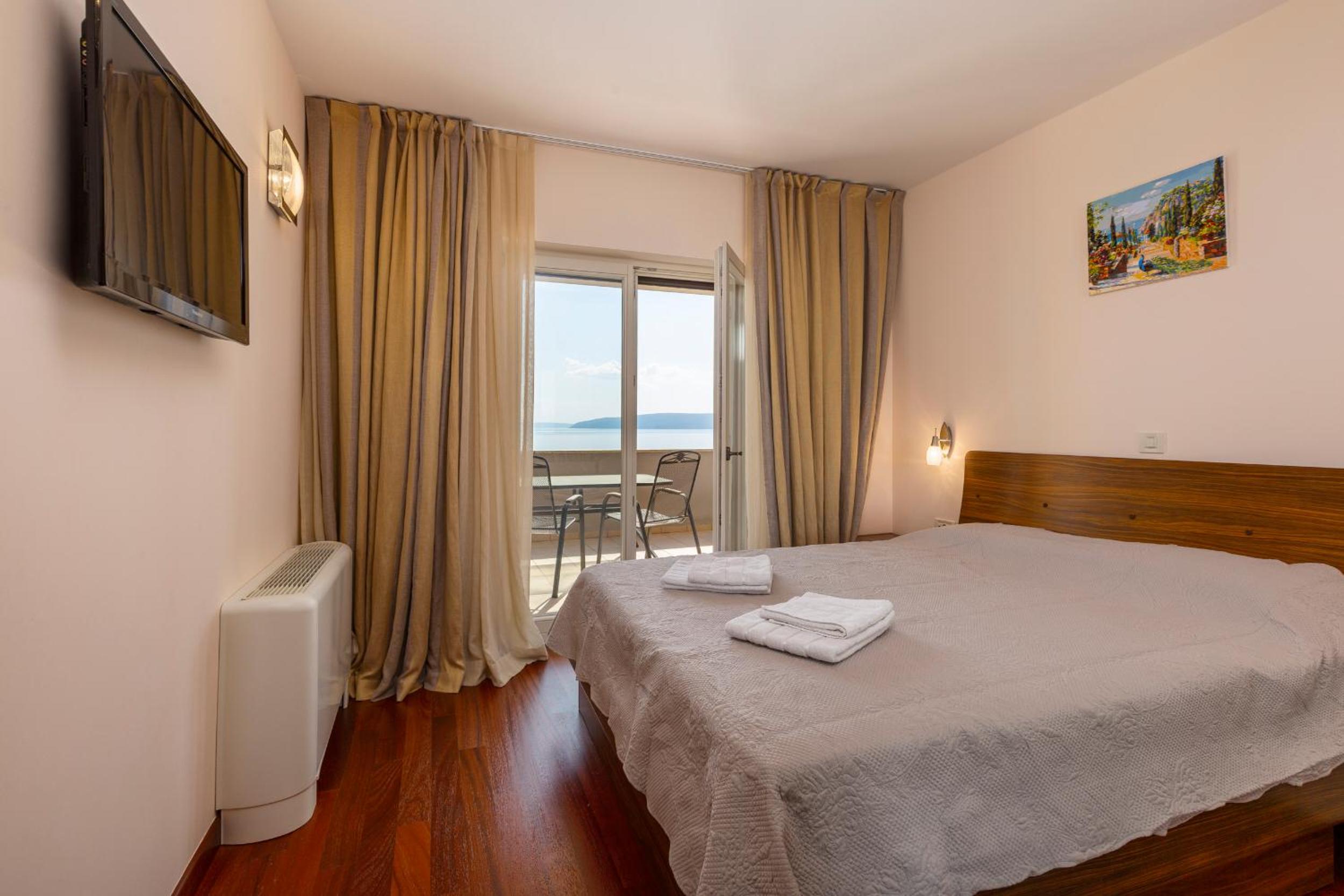 Three-Bedroom Apartment with Sea View photo 3