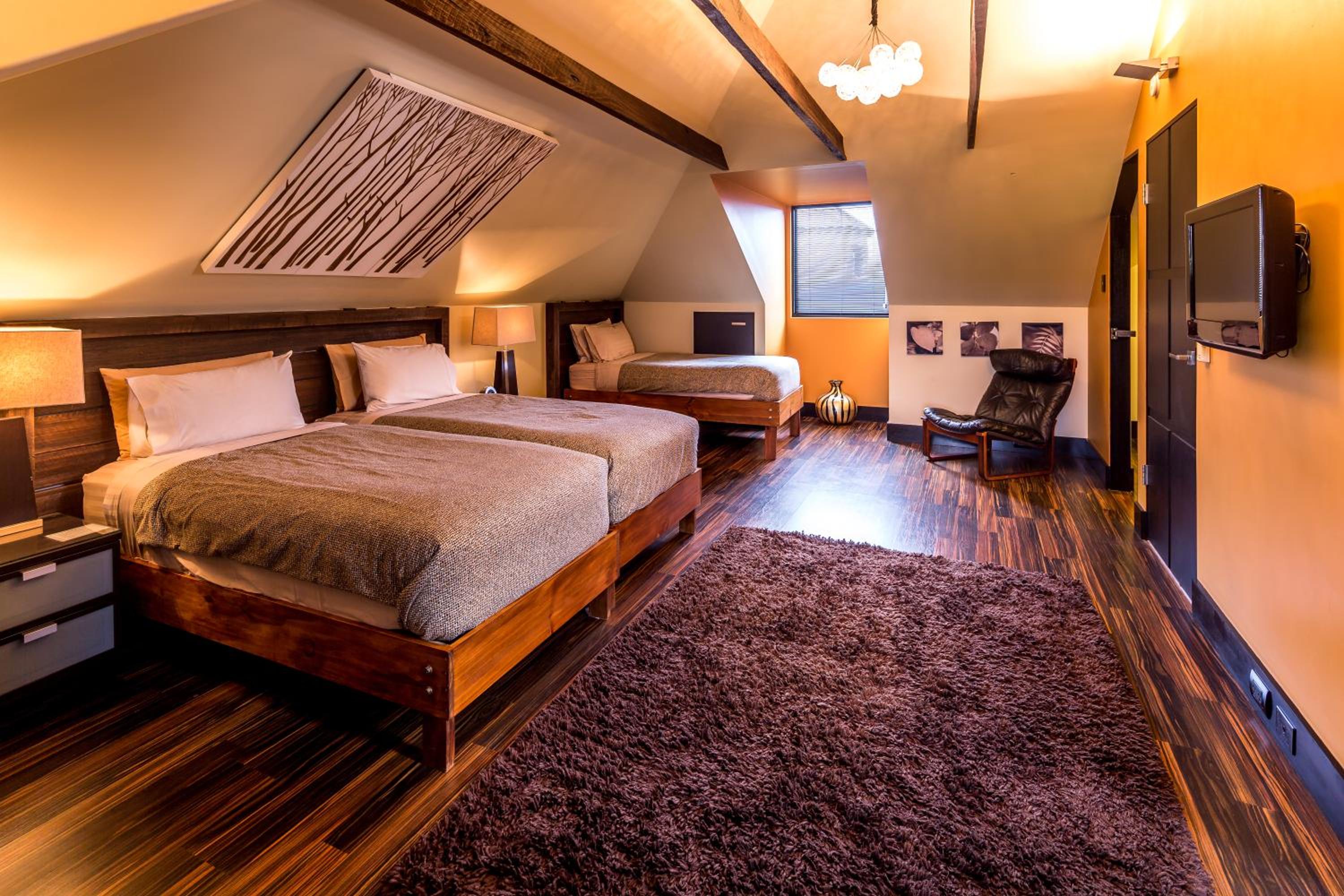Three-Bedroom Apartment - Photo 20