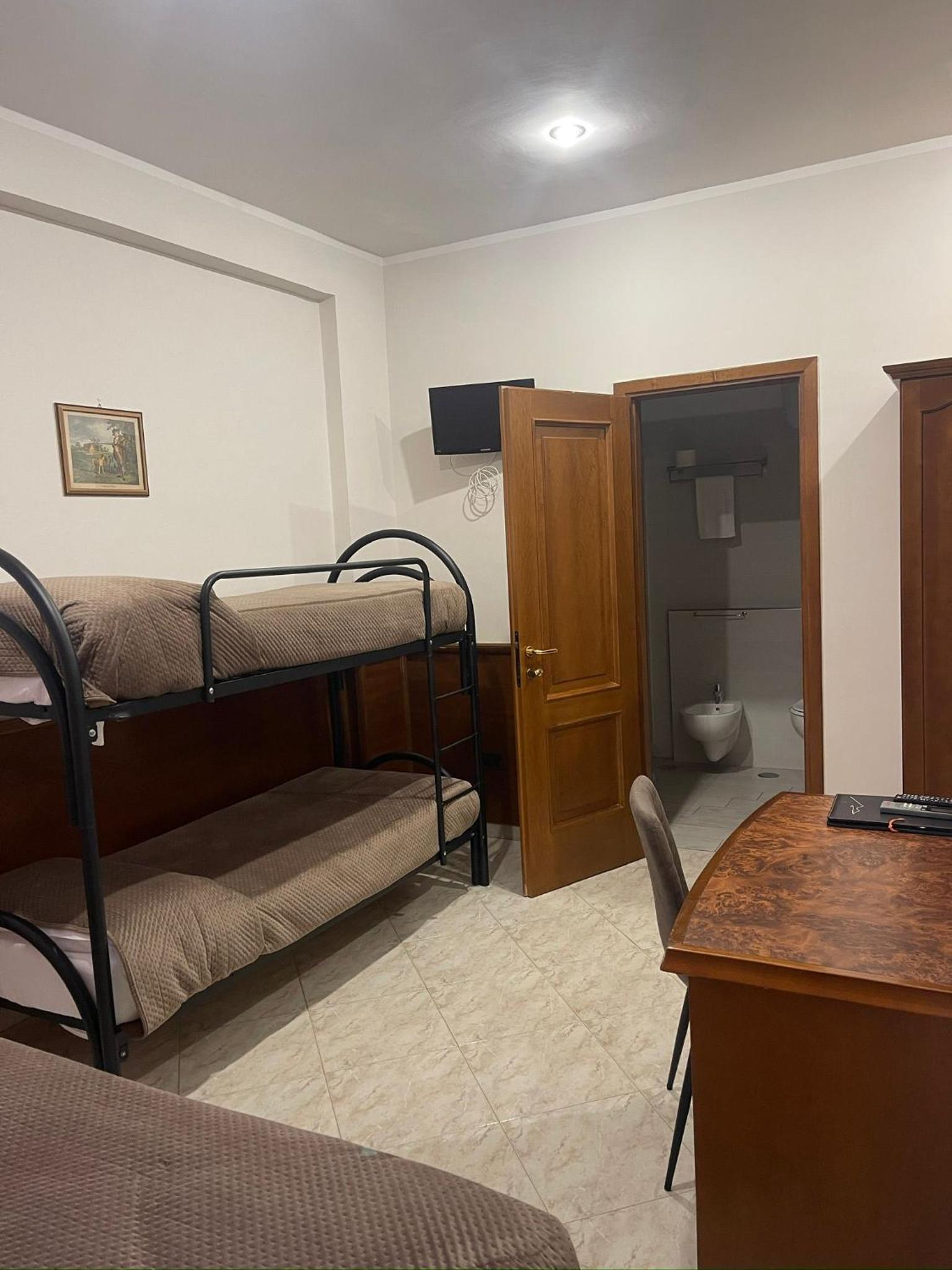 Classic Quadruple Room photo 3