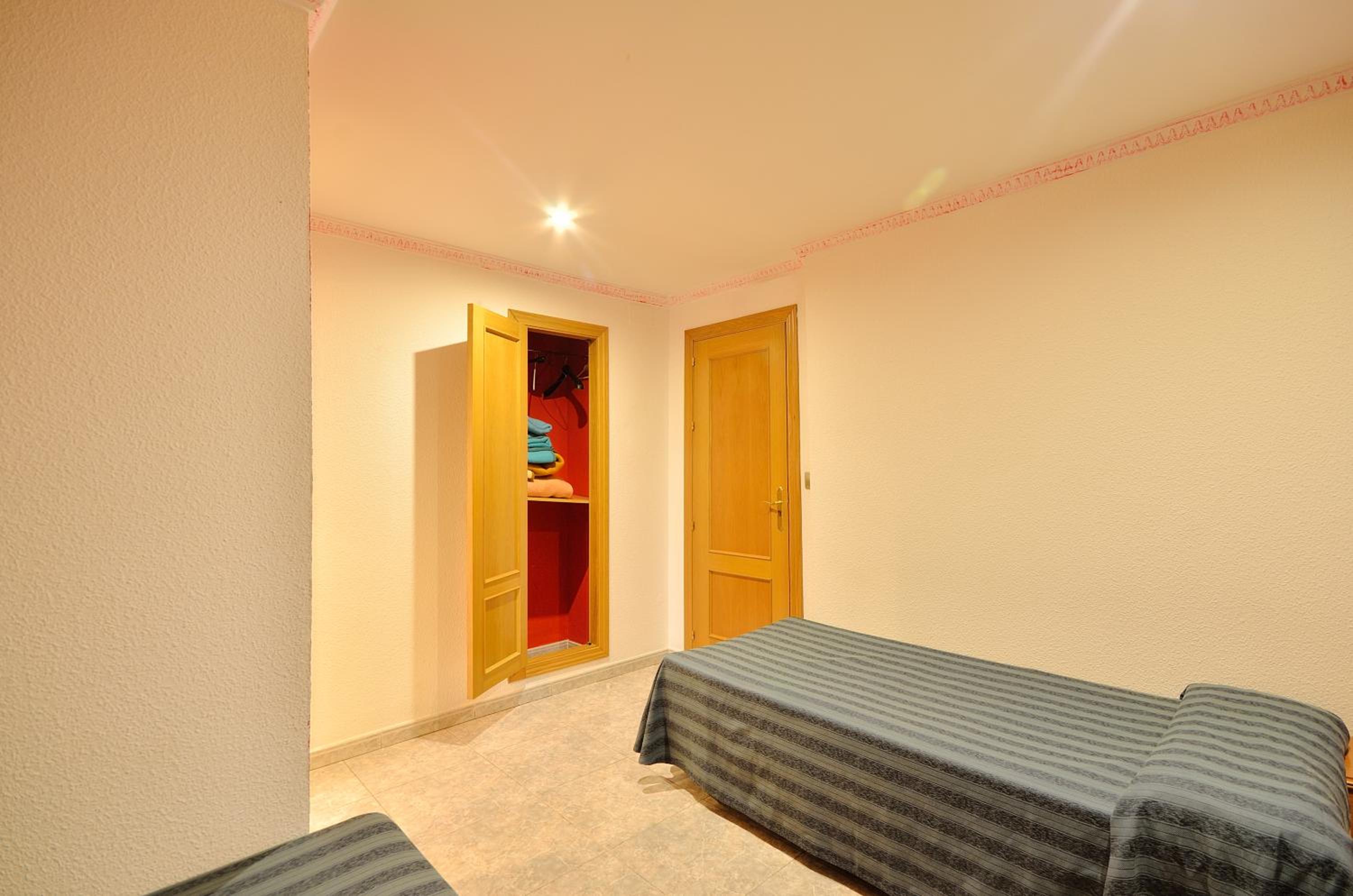 Twin Room - Photo 15