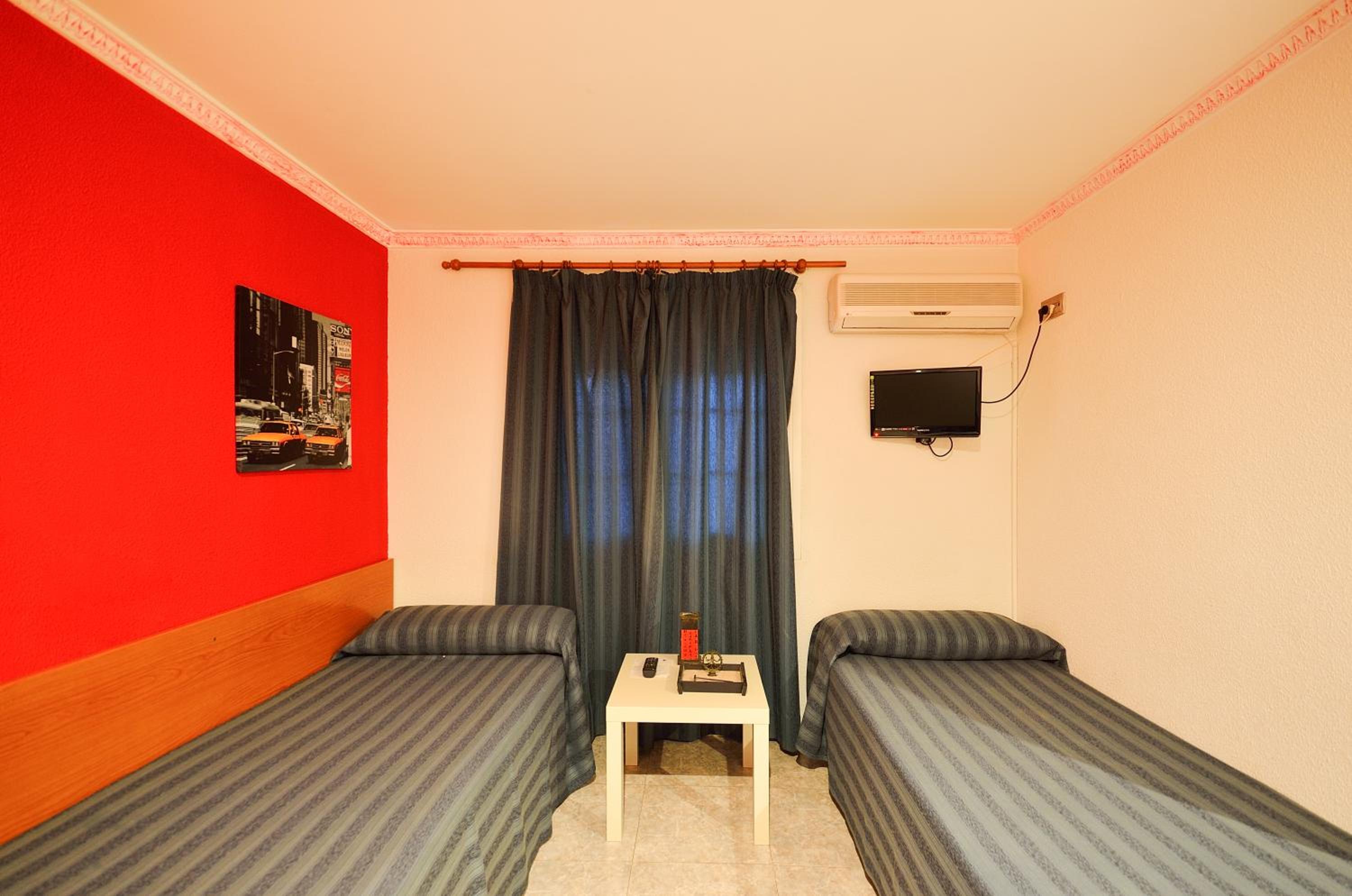 Twin Room - Photo 14