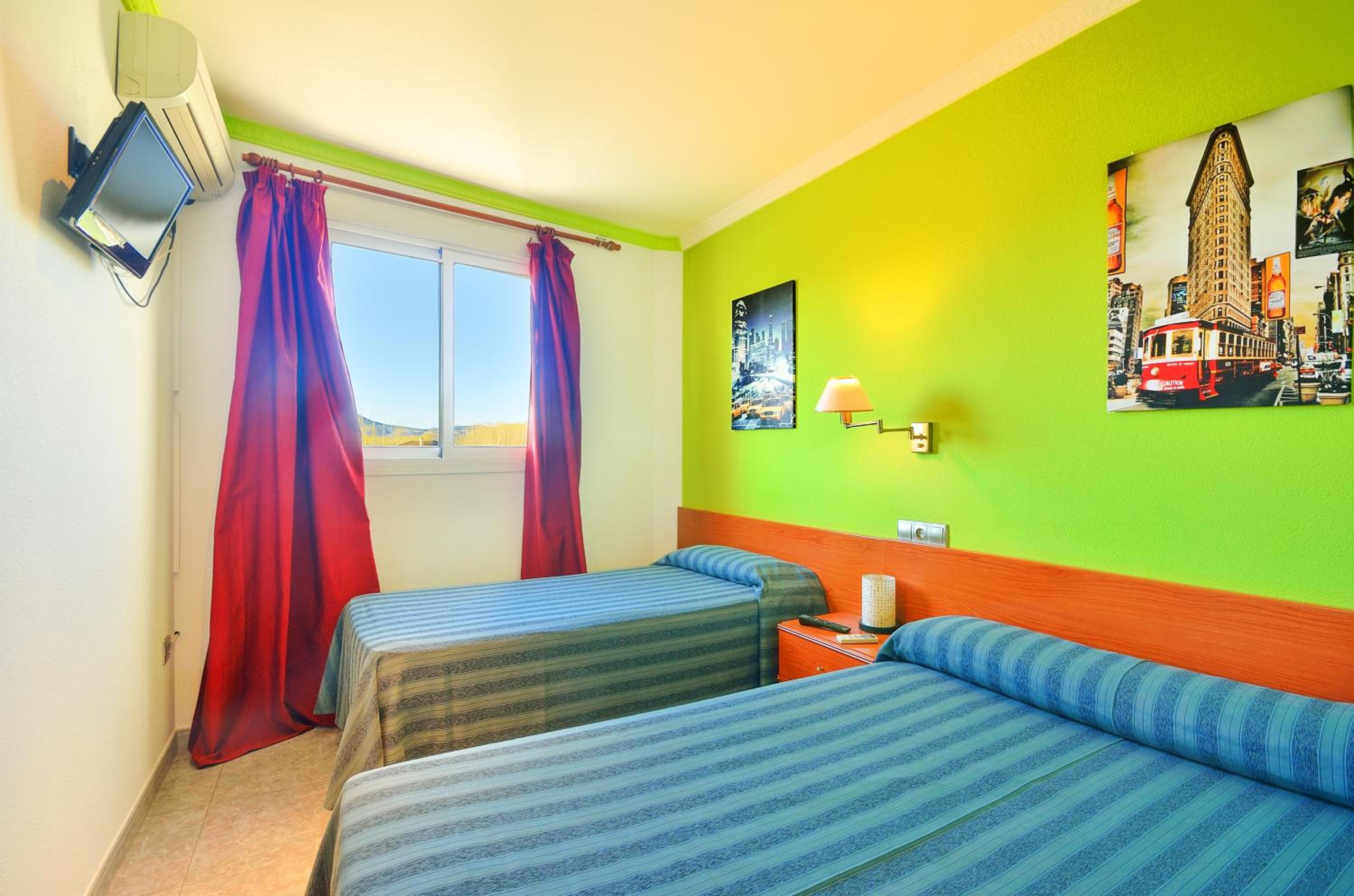 Twin Room - Photo 10