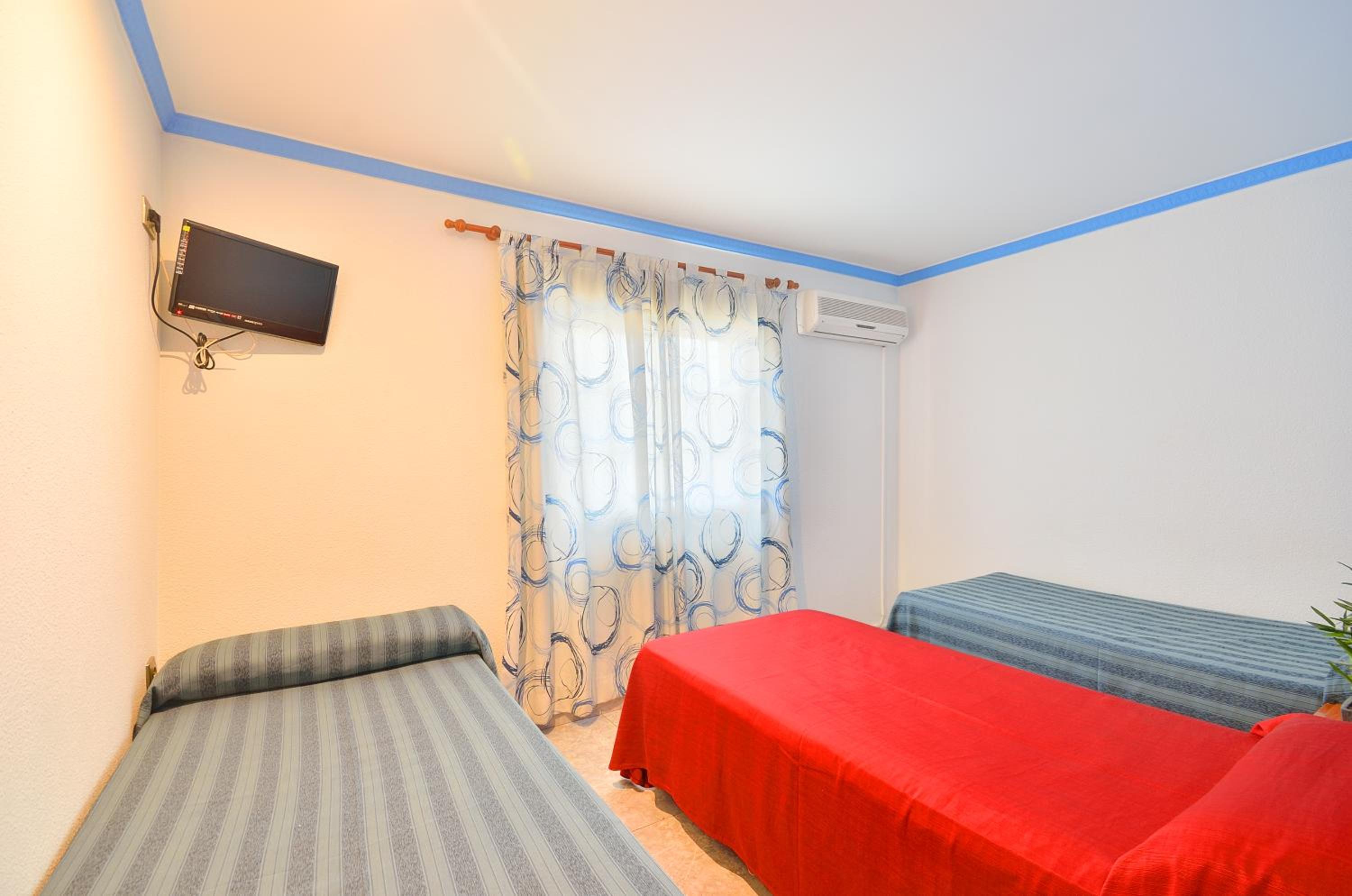 Twin Room - Photo 9
