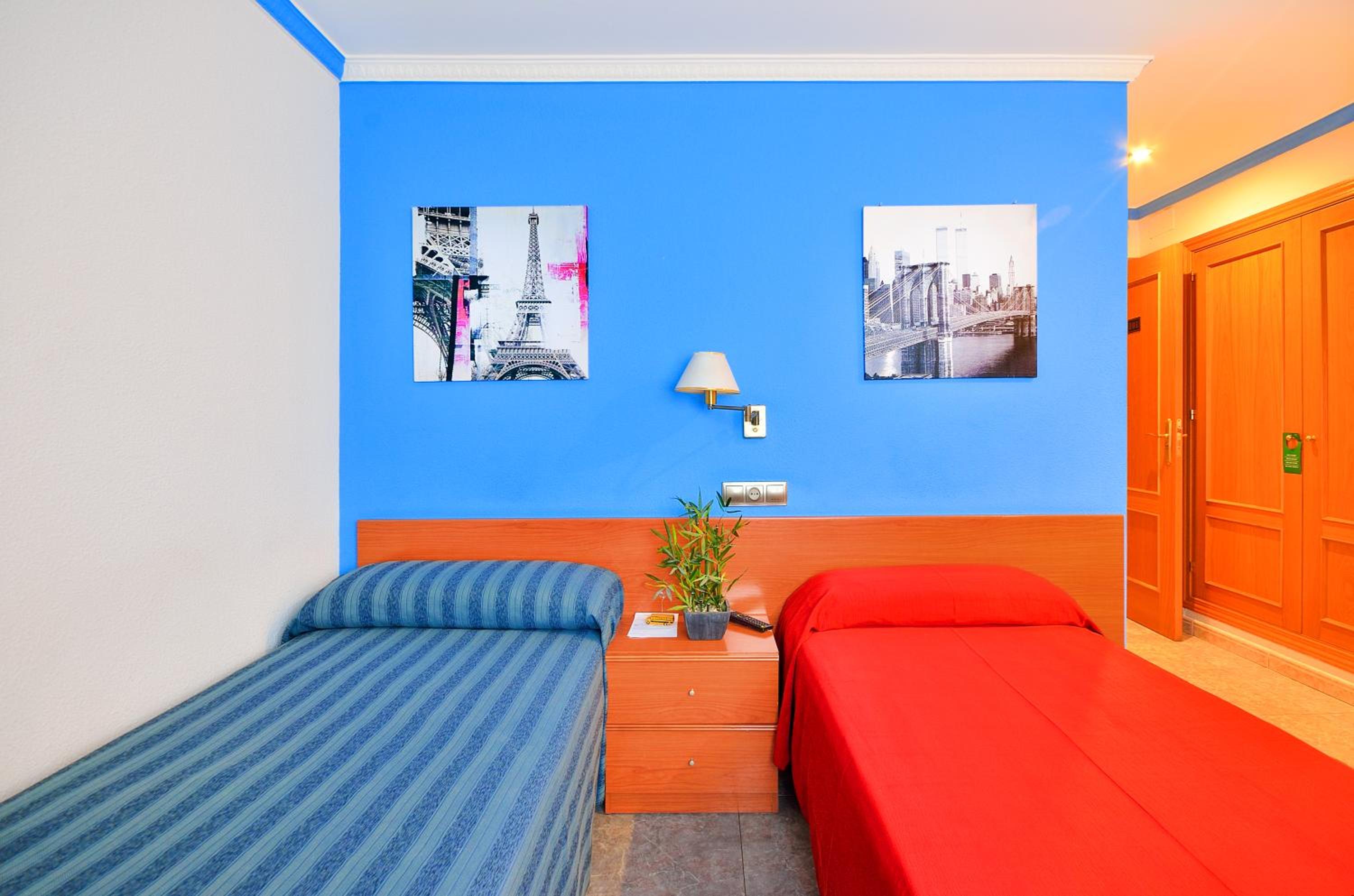 Twin Room - Photo 8