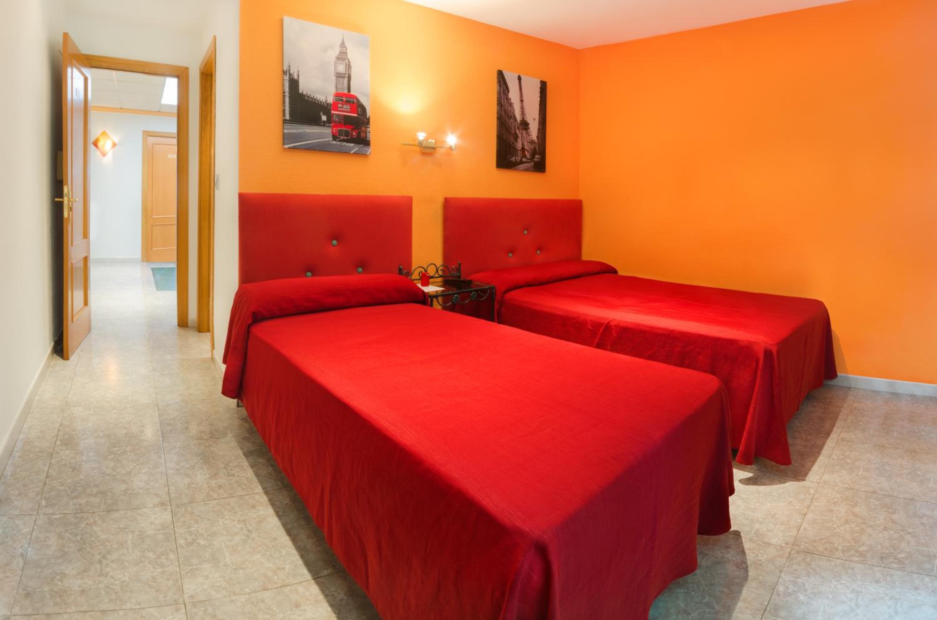 Twin Room - Photo 7