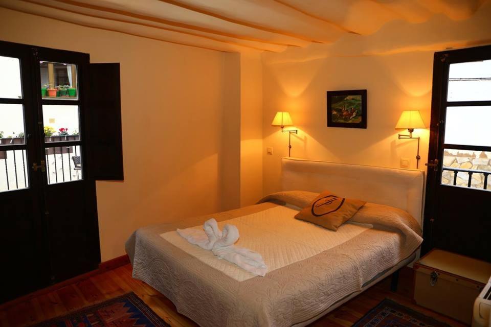 Deluxe Double Room with Balcony photo 2