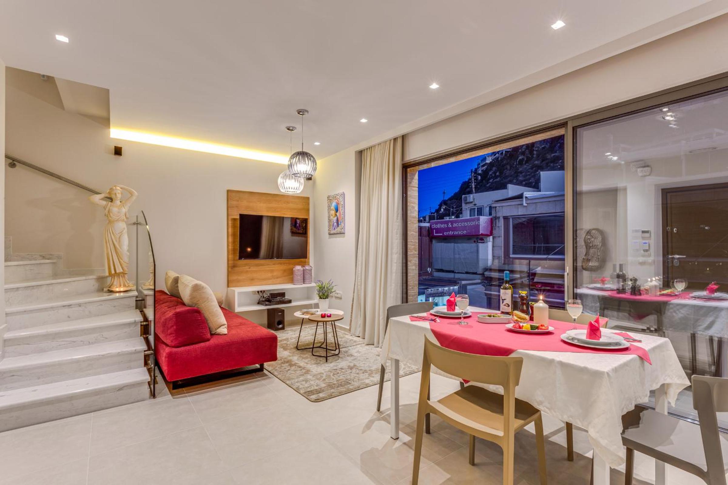 One-Bedroom Apartment with Sea View and Square View