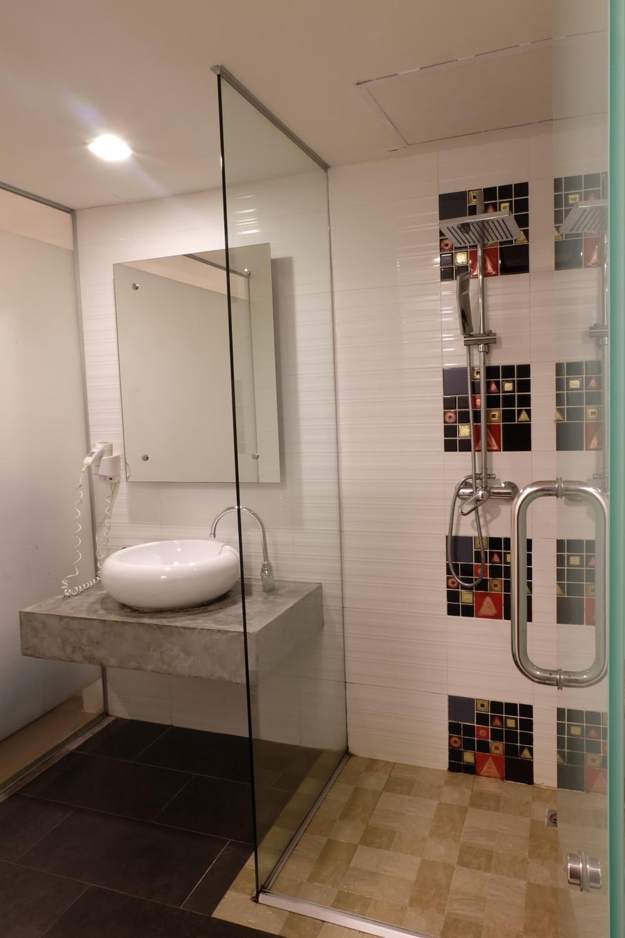 Deluxe Double Room with Balcony  - Photo 5