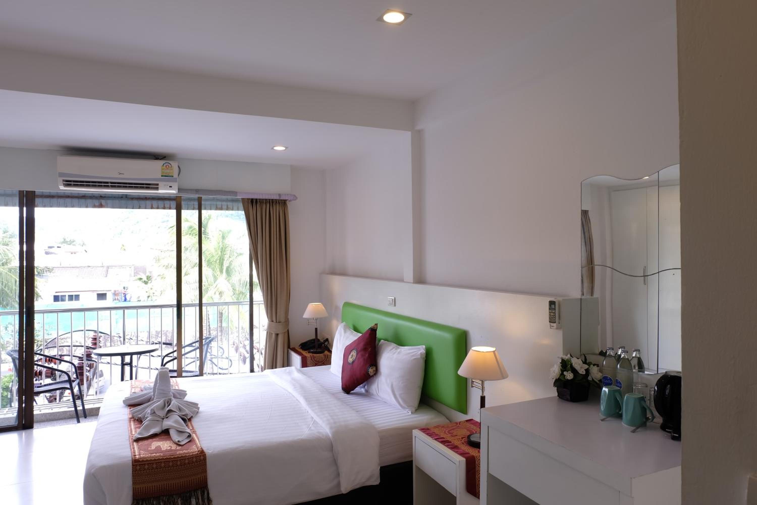 Deluxe Double Room with Balcony  - Photo 4