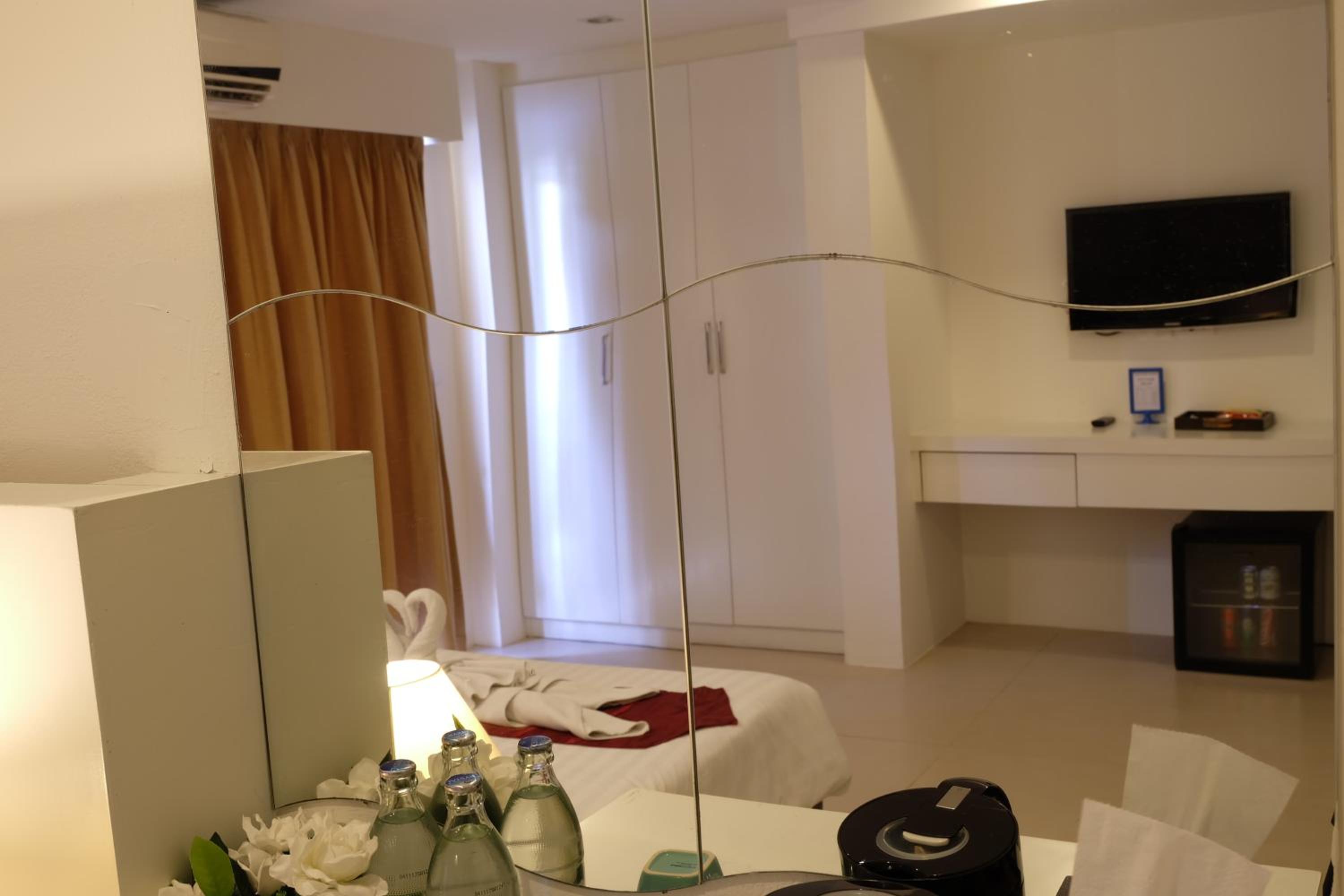 Deluxe Double Room with Balcony  - Photo 2