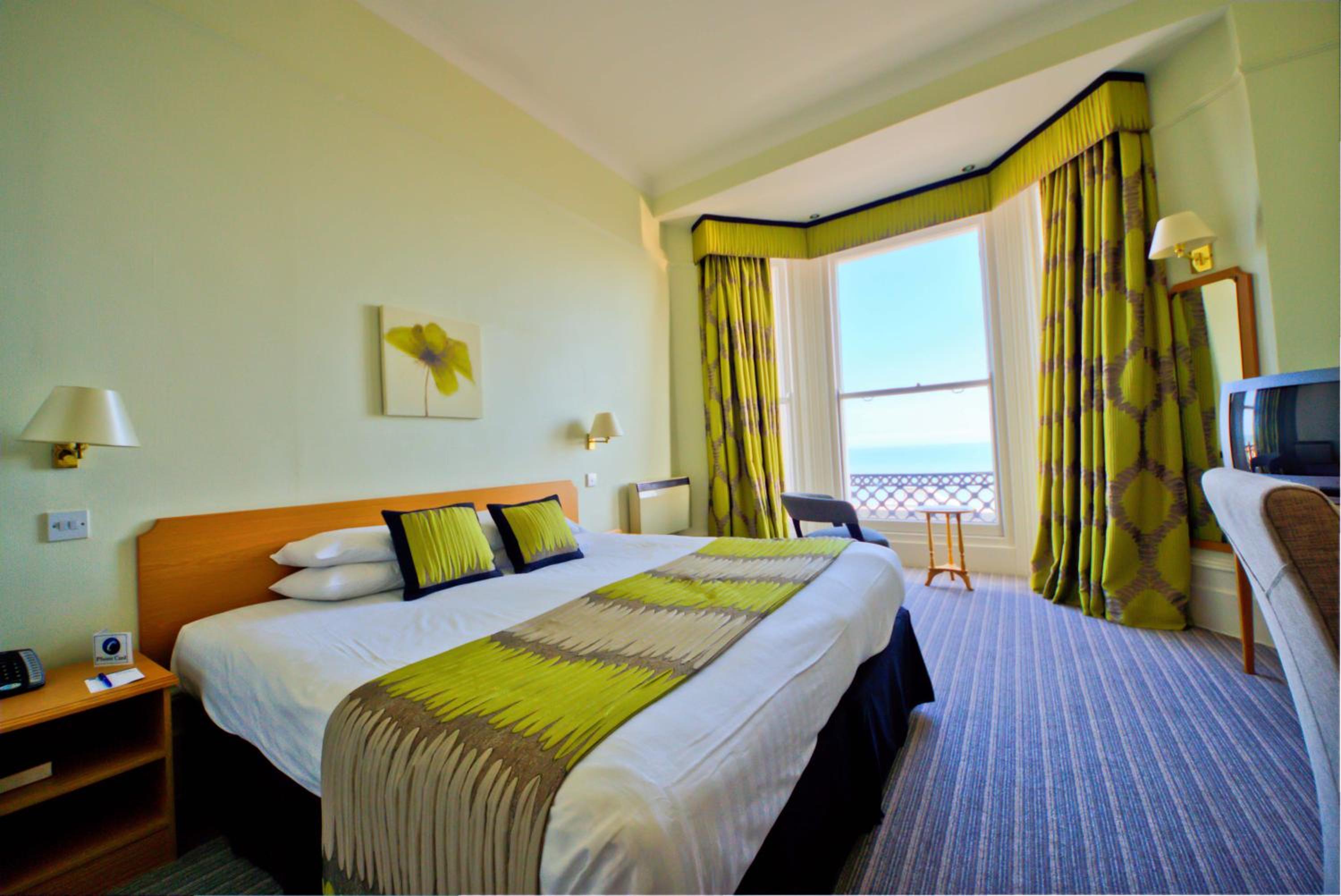 Double Room with Double Bed and Sea View - Non-Smoking photo 3