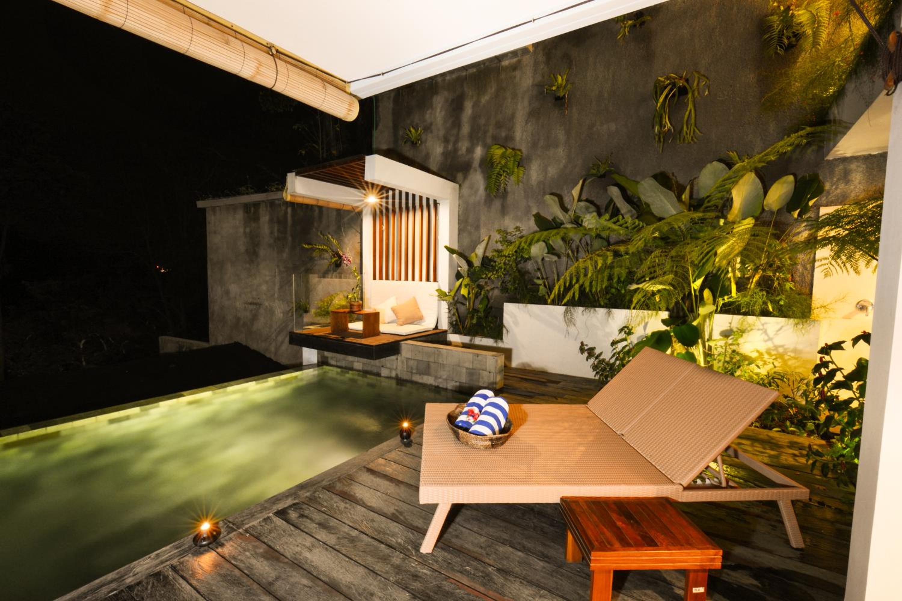 Royal Two- Storey One Bedroom Pool Villa with  Jacuzzi and One-Time Floating Breakfast  photo 3