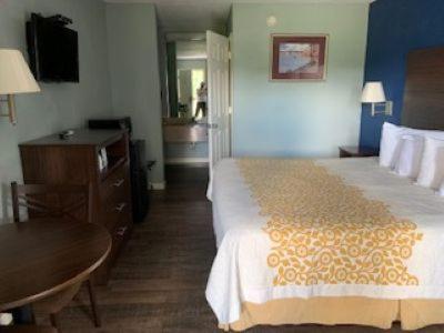 King Room - Non-Smoking - Photo 5