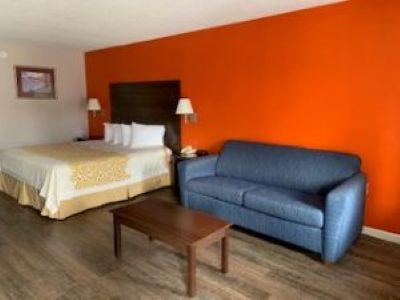 King Suite- Non-Smoking - Photo 4