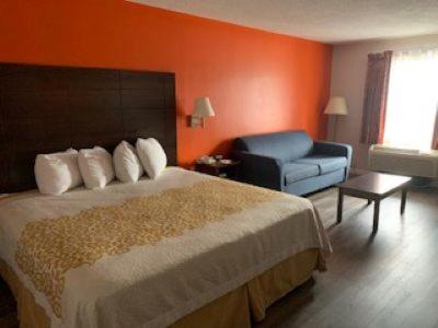 King Suite- Non-Smoking - Photo 6