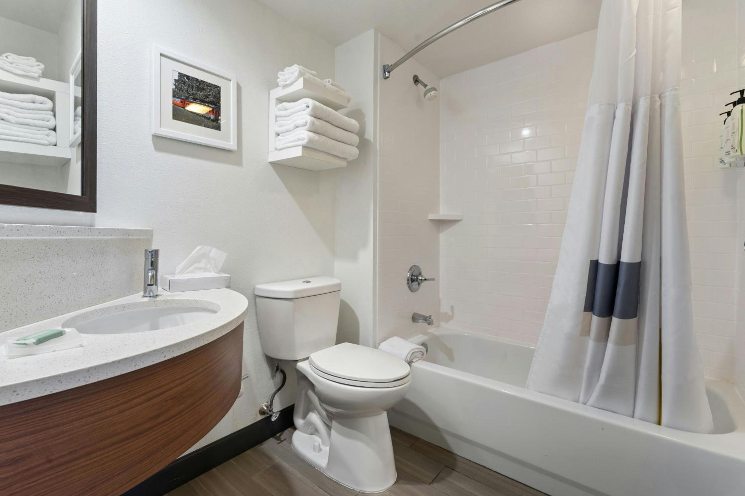 Standard King Room photo 3