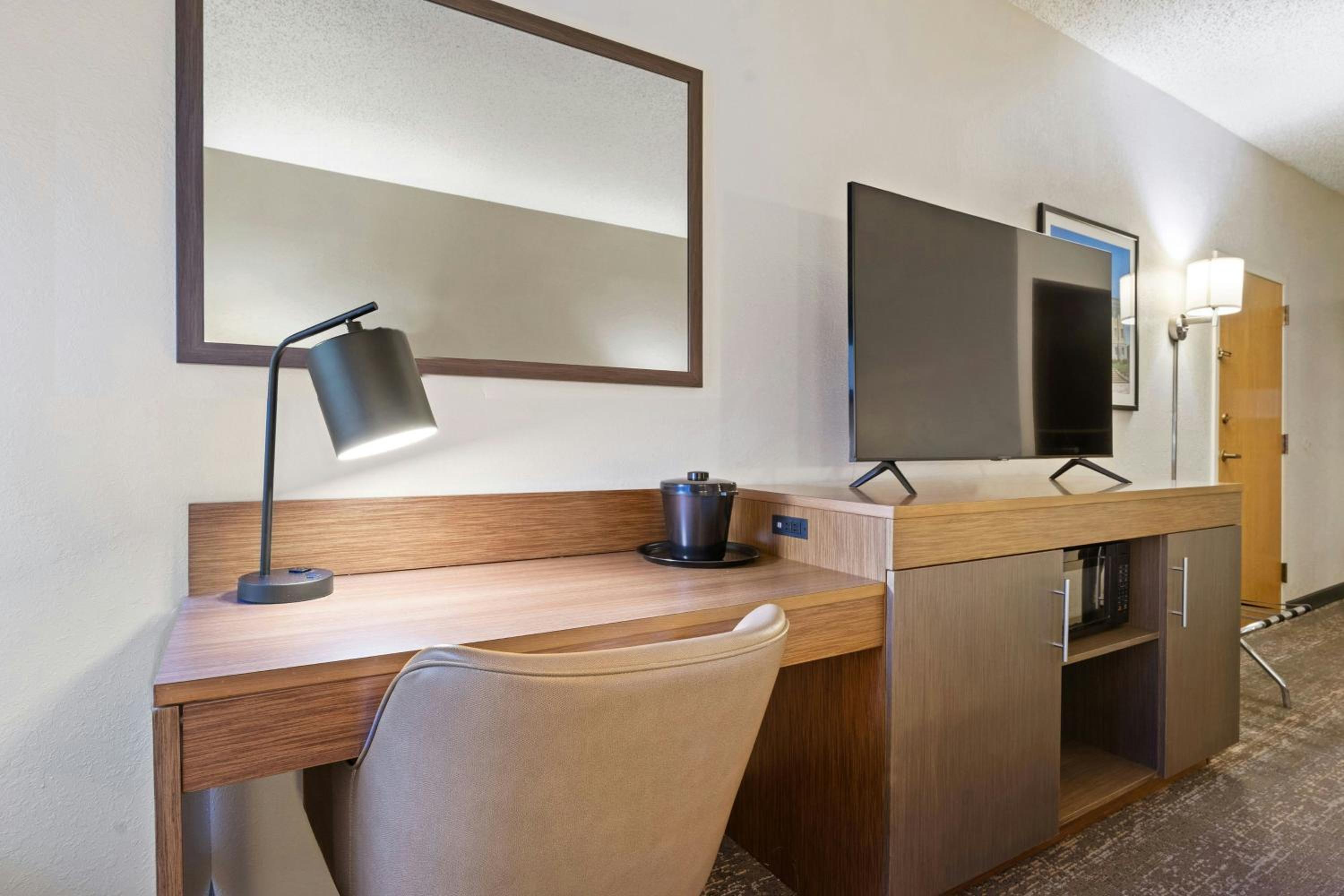 Standard King Room photo 2
