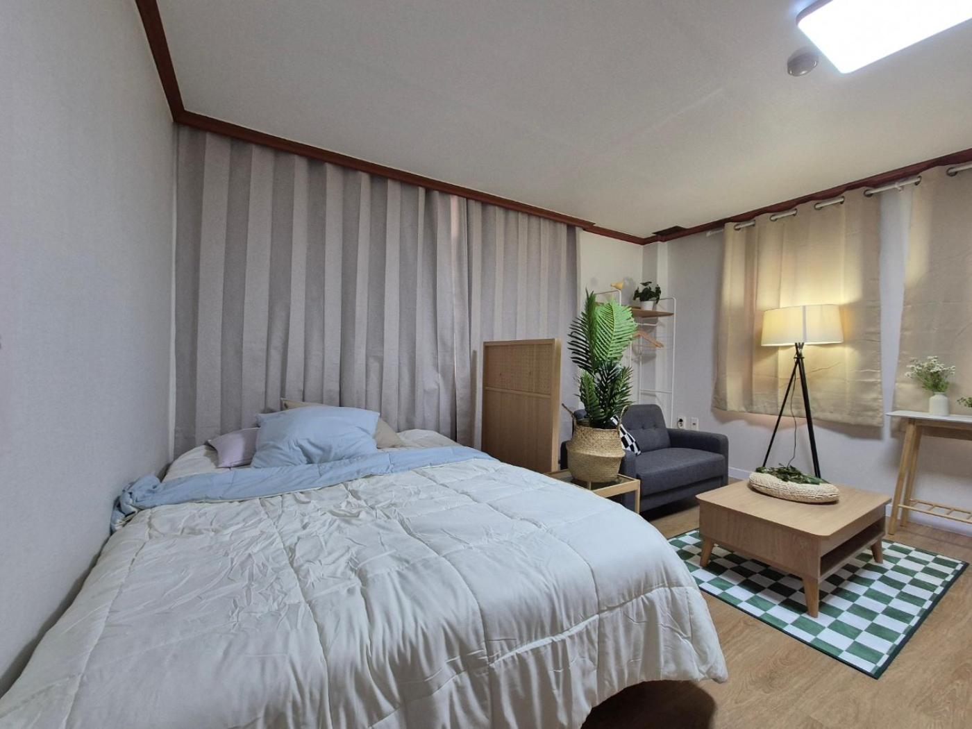 Large Double Room photo 1