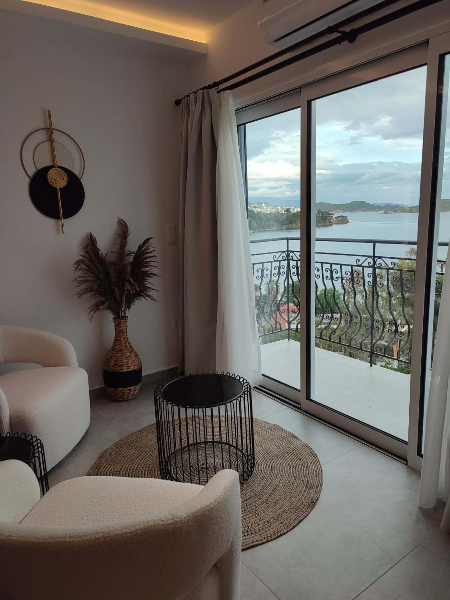 Deluxe Double Room with Balcony and Sea View