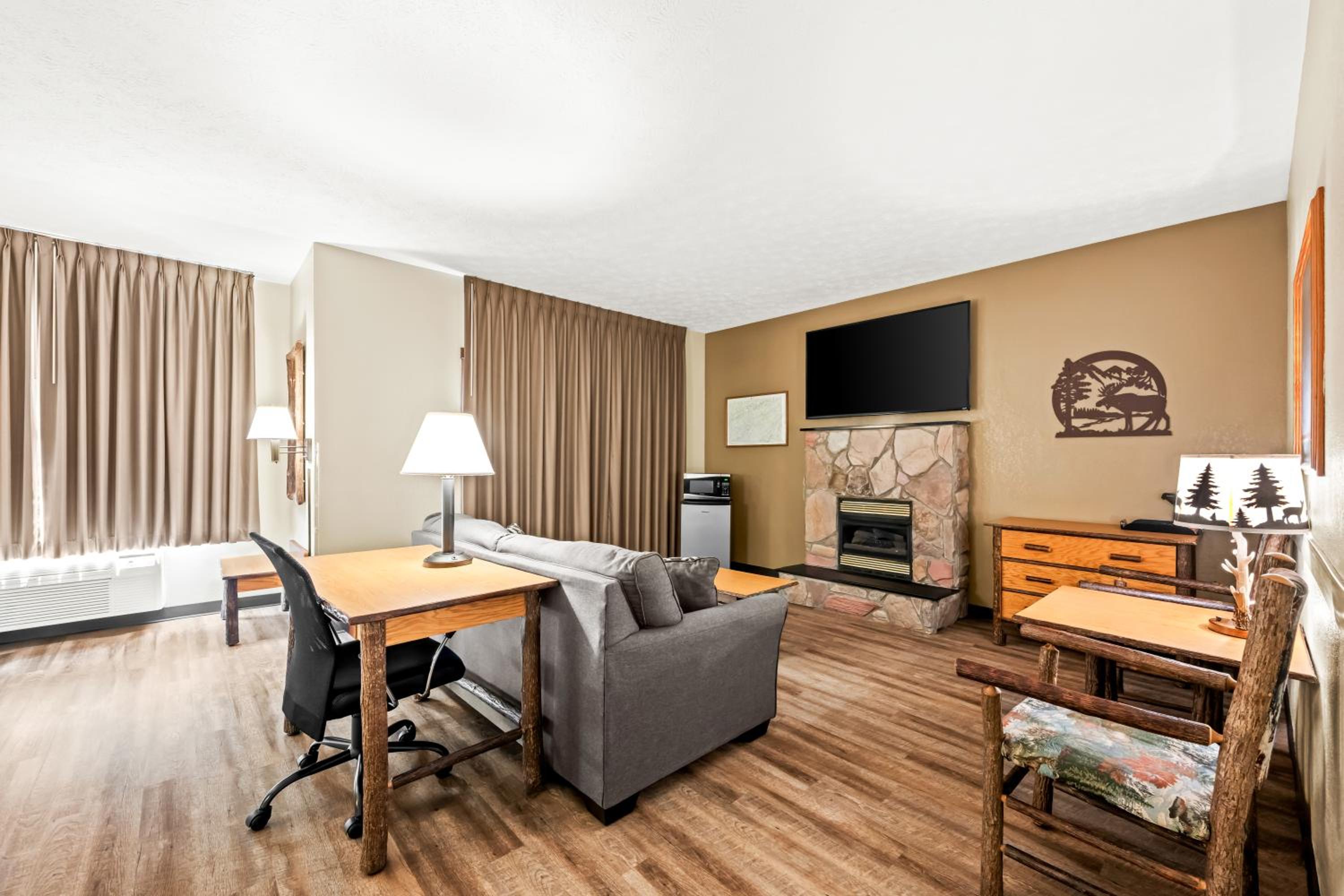 Queen Suite with Two Queen Beds - Non-Smoking