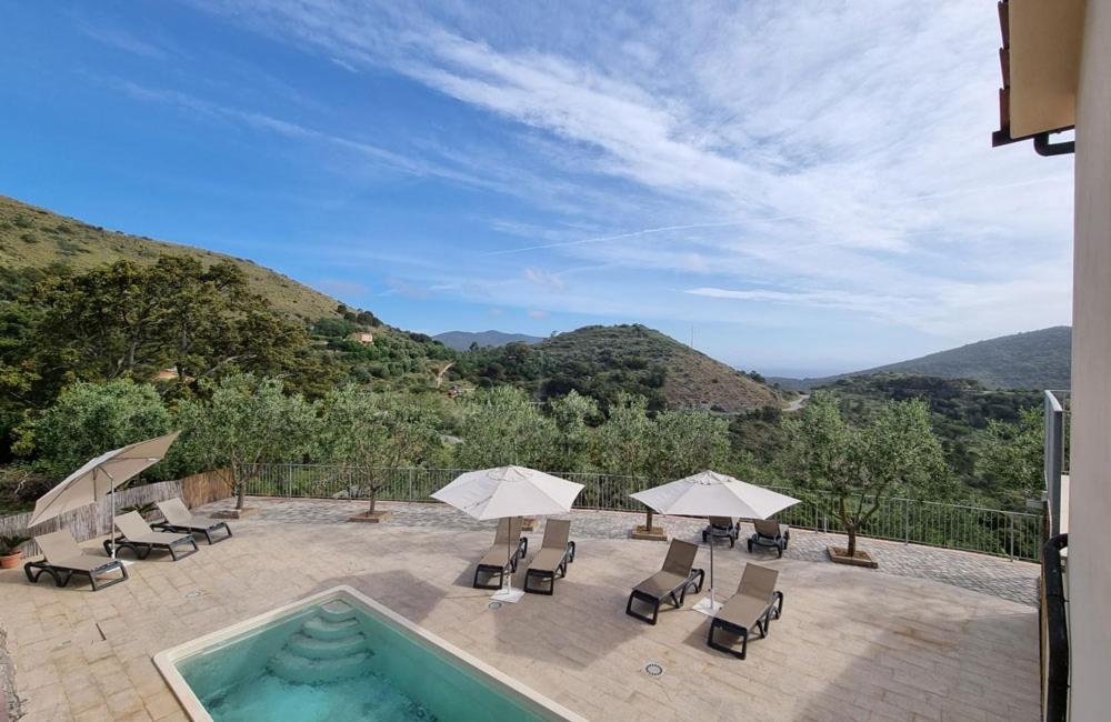 One-Bedroom Apartment with Balcony - Hotel treatment - 4.3 mi from Hotel Plaza