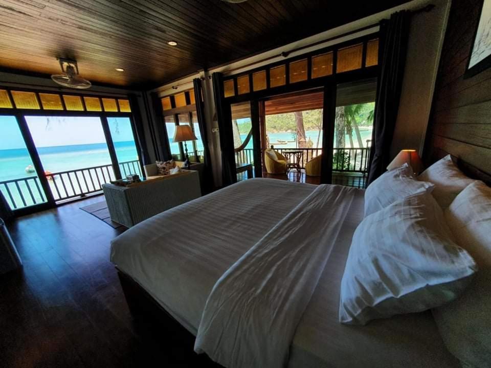 Villa - Beach Front