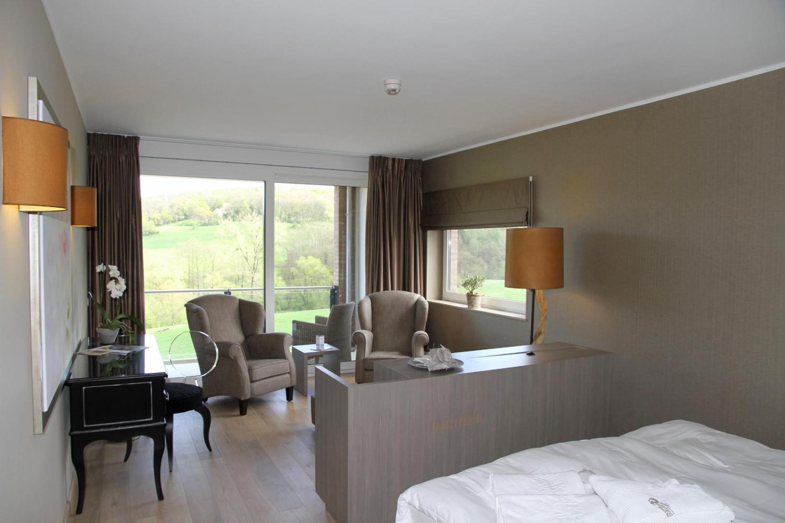 Wellness Suite with Spa Bath and Balcony - Photo 4