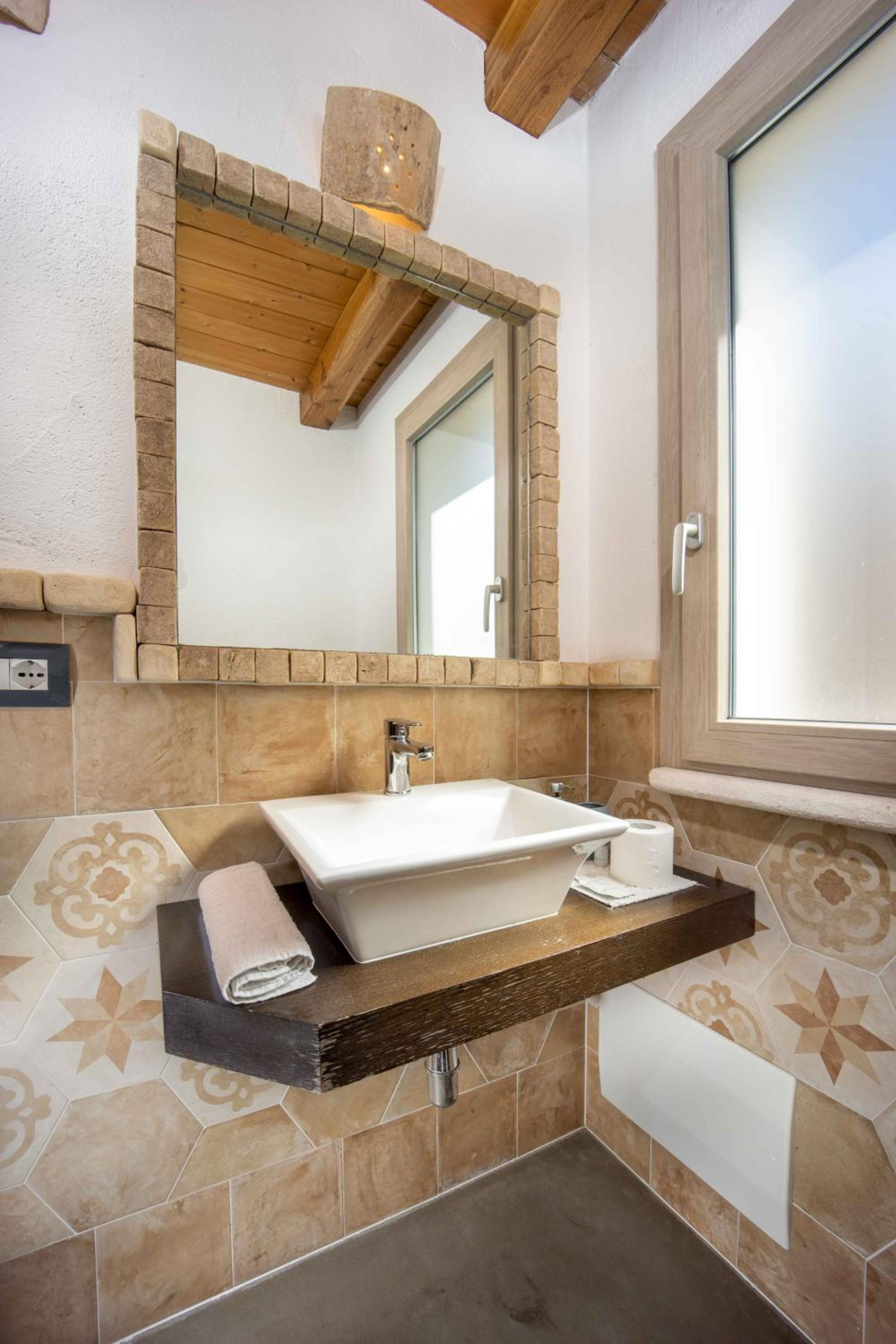 Deluxe Double or Twin Room photo 3