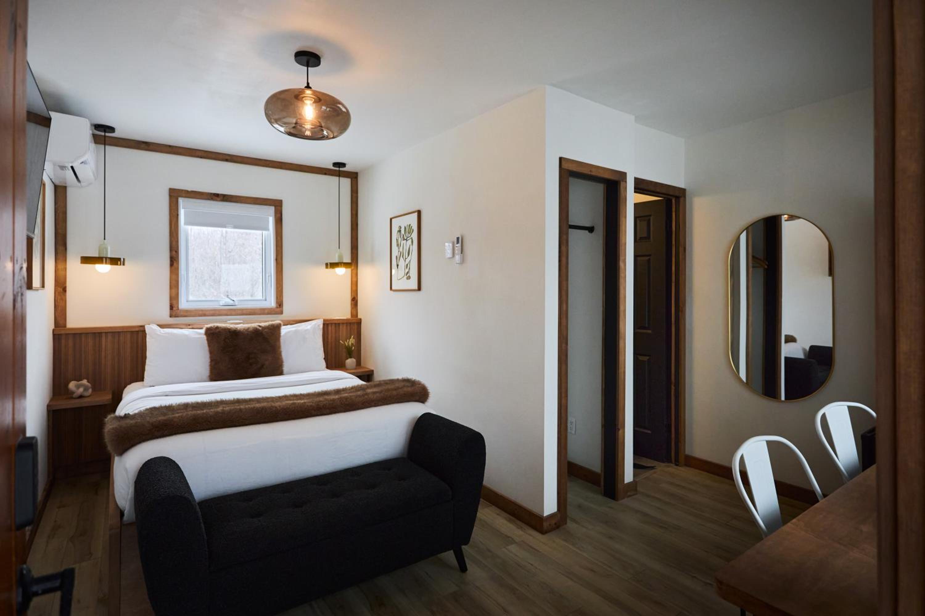 Deluxe Queen Room