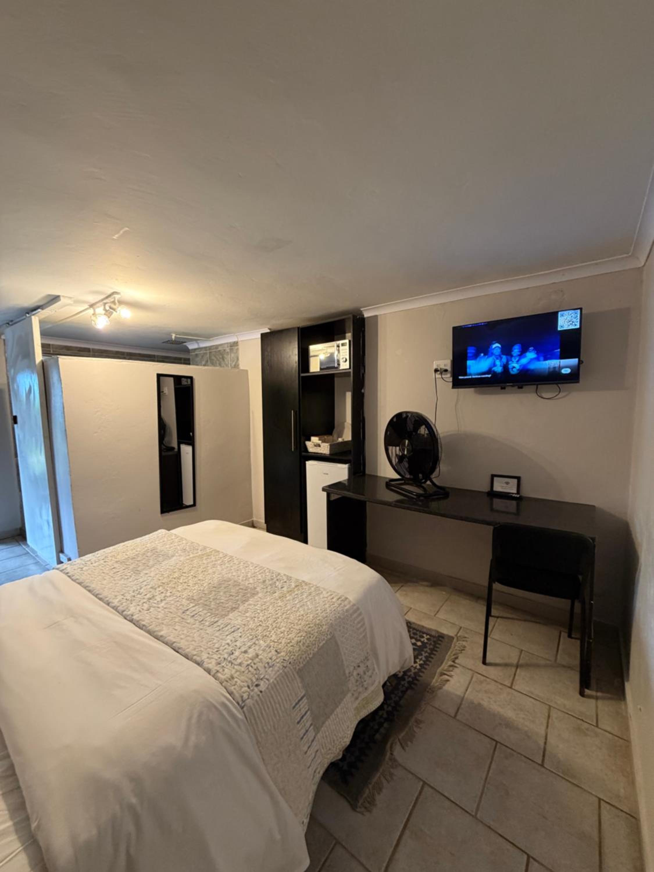Budget Double Room - Photo 1
