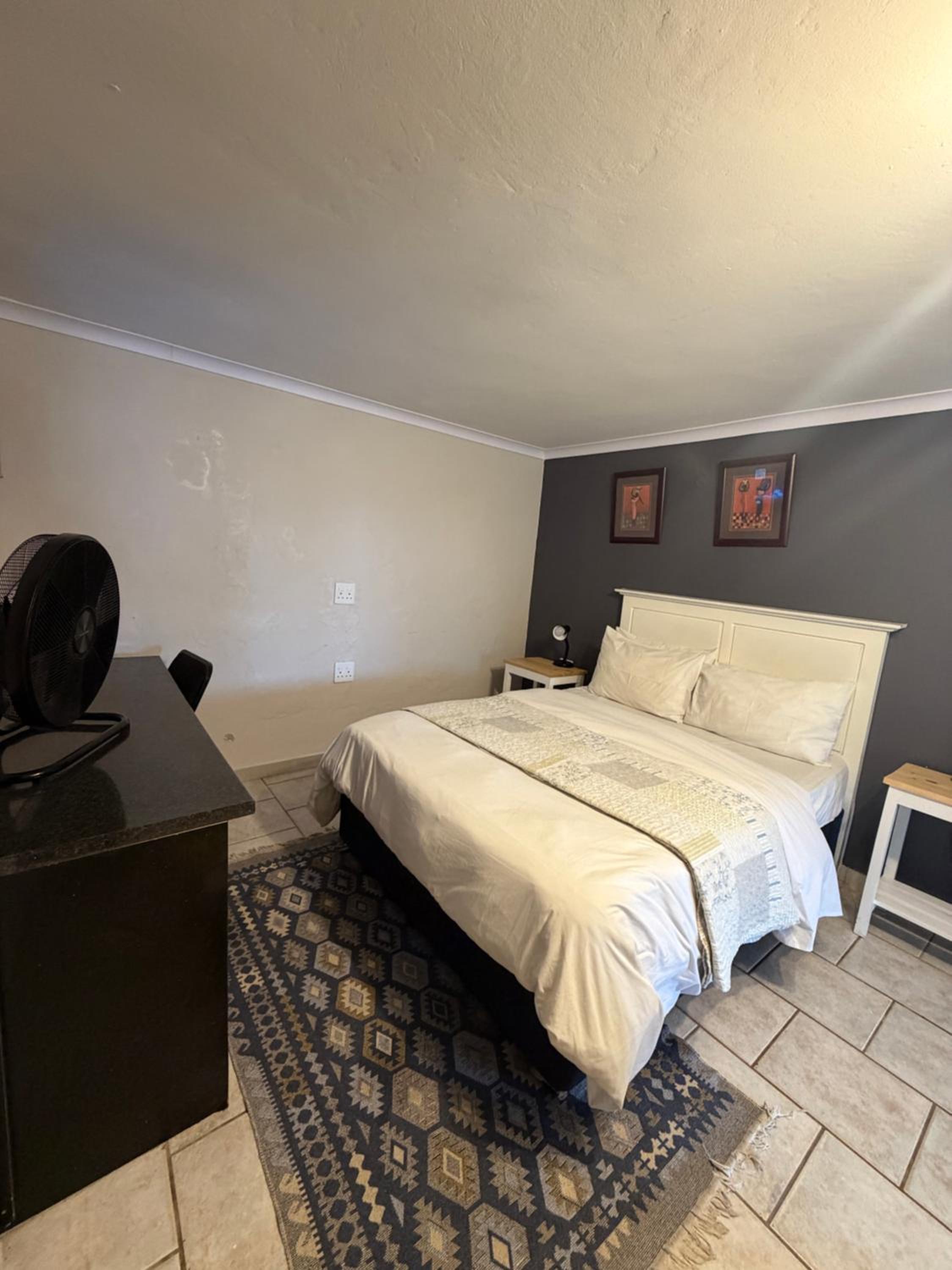 Budget Double Room - Photo 5