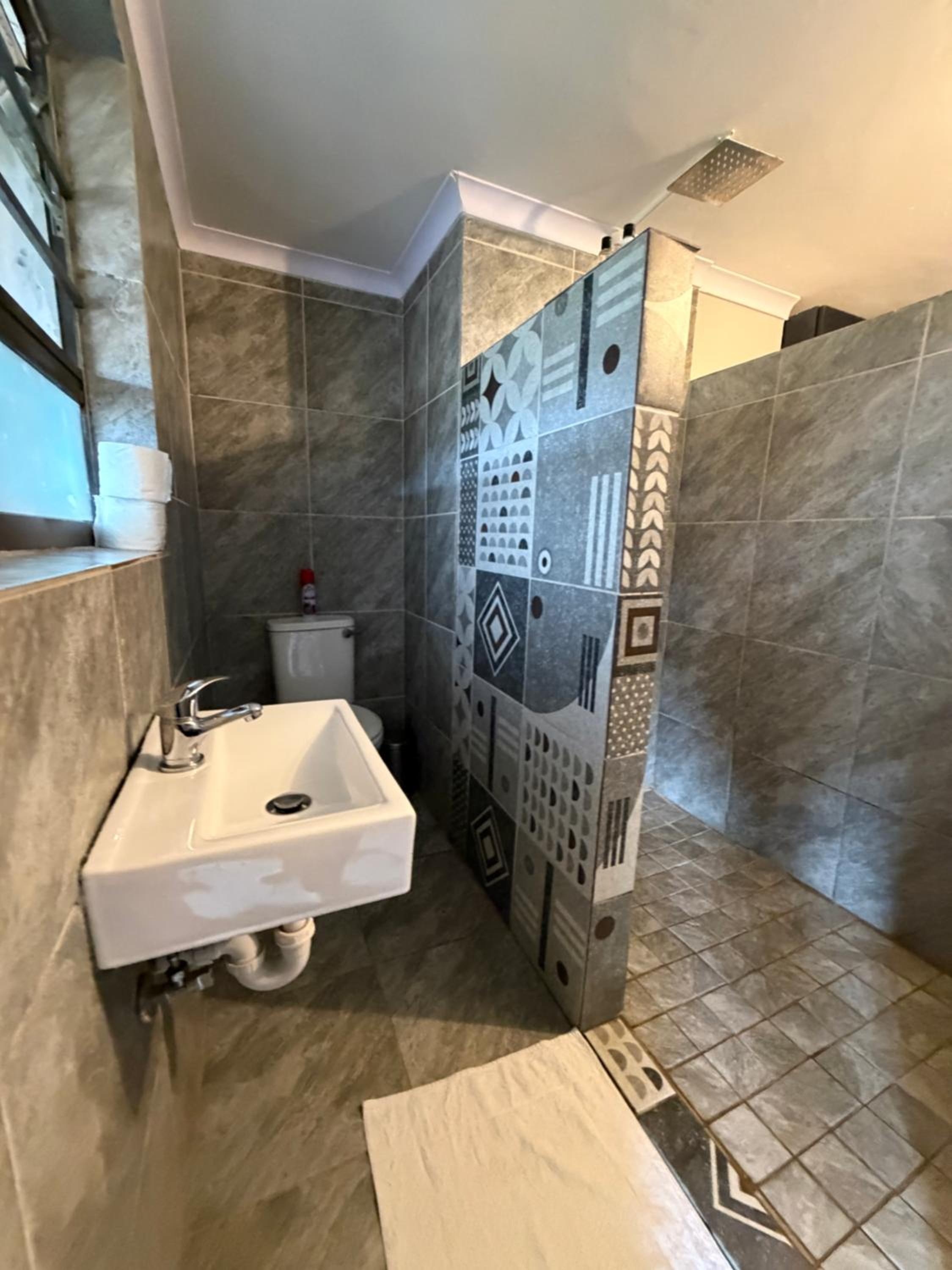 Budget Double Room - Photo 6
